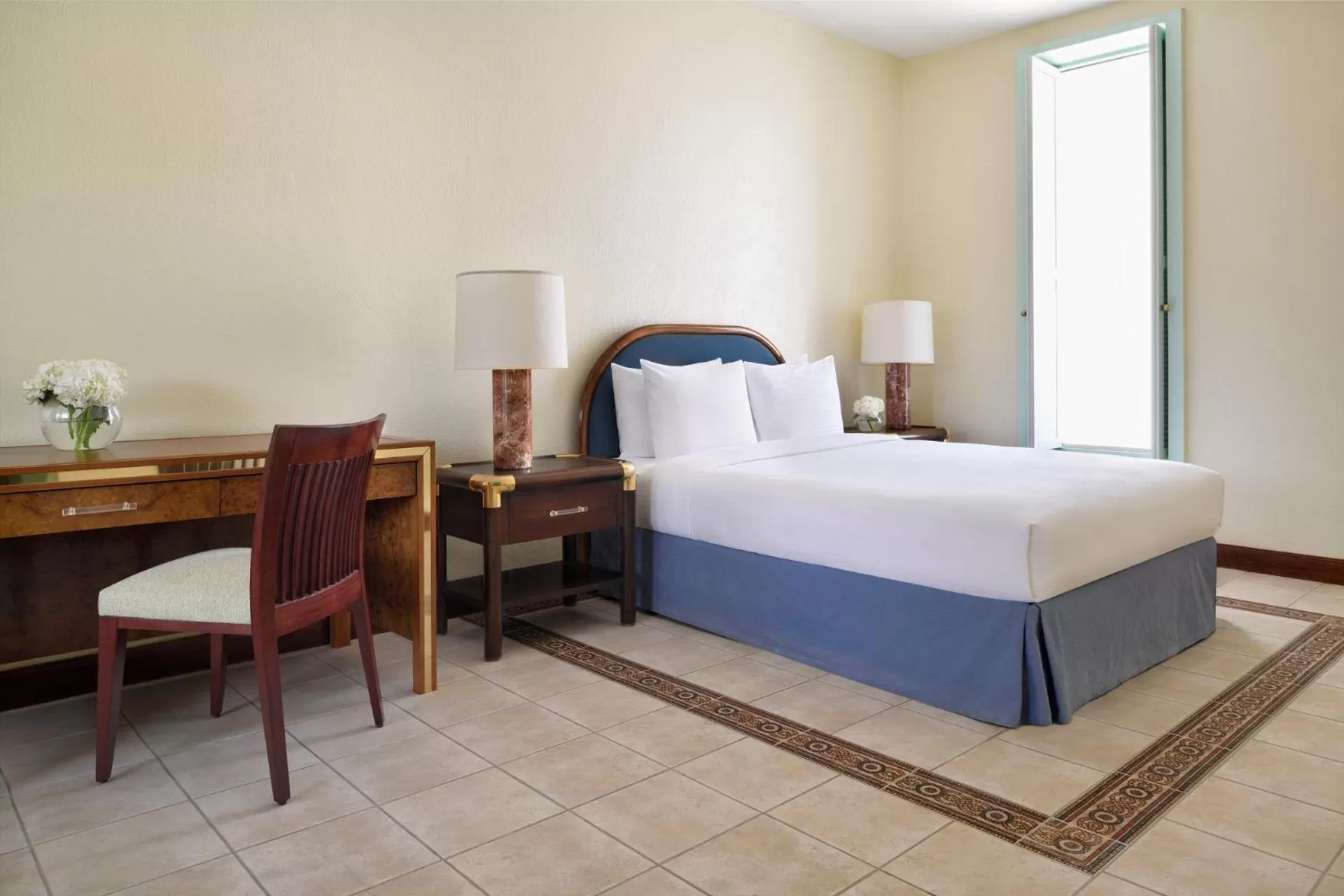 Bedroom, Bed in InterContinental Riyadh, an IHG Hotel