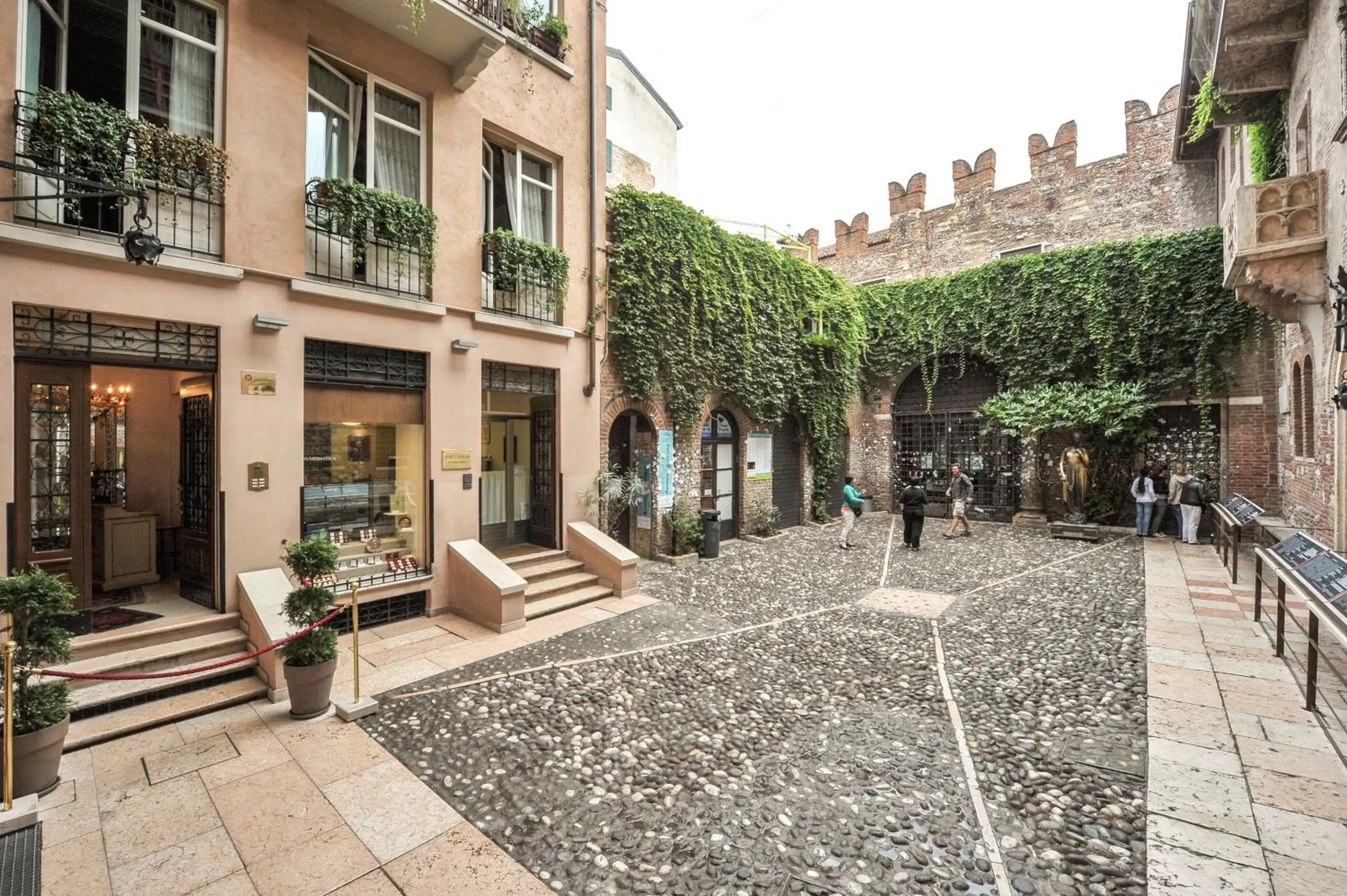 Facade/entrance, Property Building in La Corte Di Giulietta