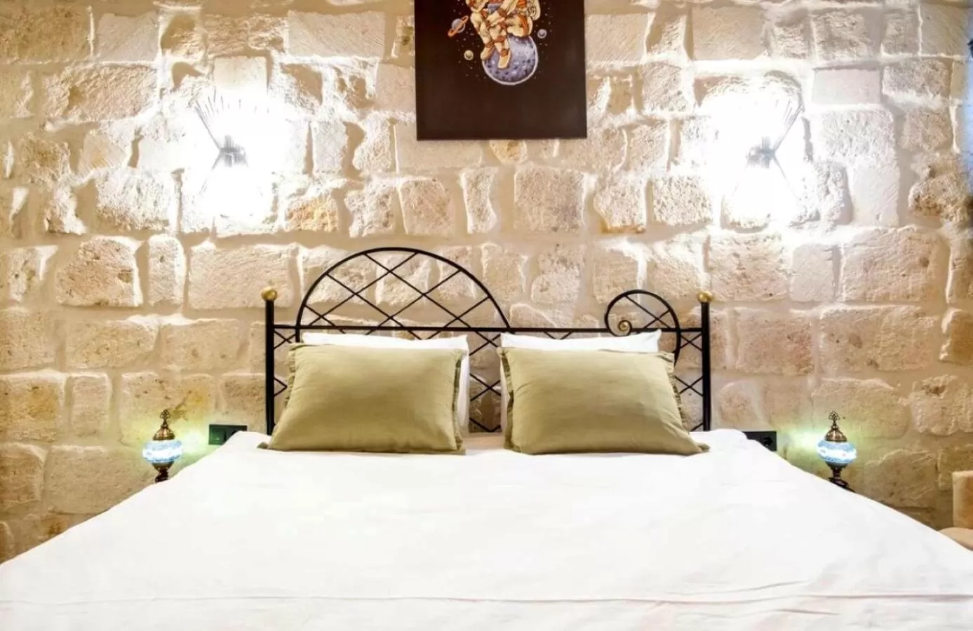 Bed in Uzay Cave Suite Hotel