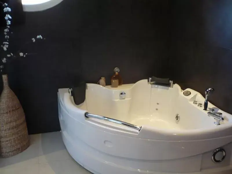 Bathroom in Château de Valloubière