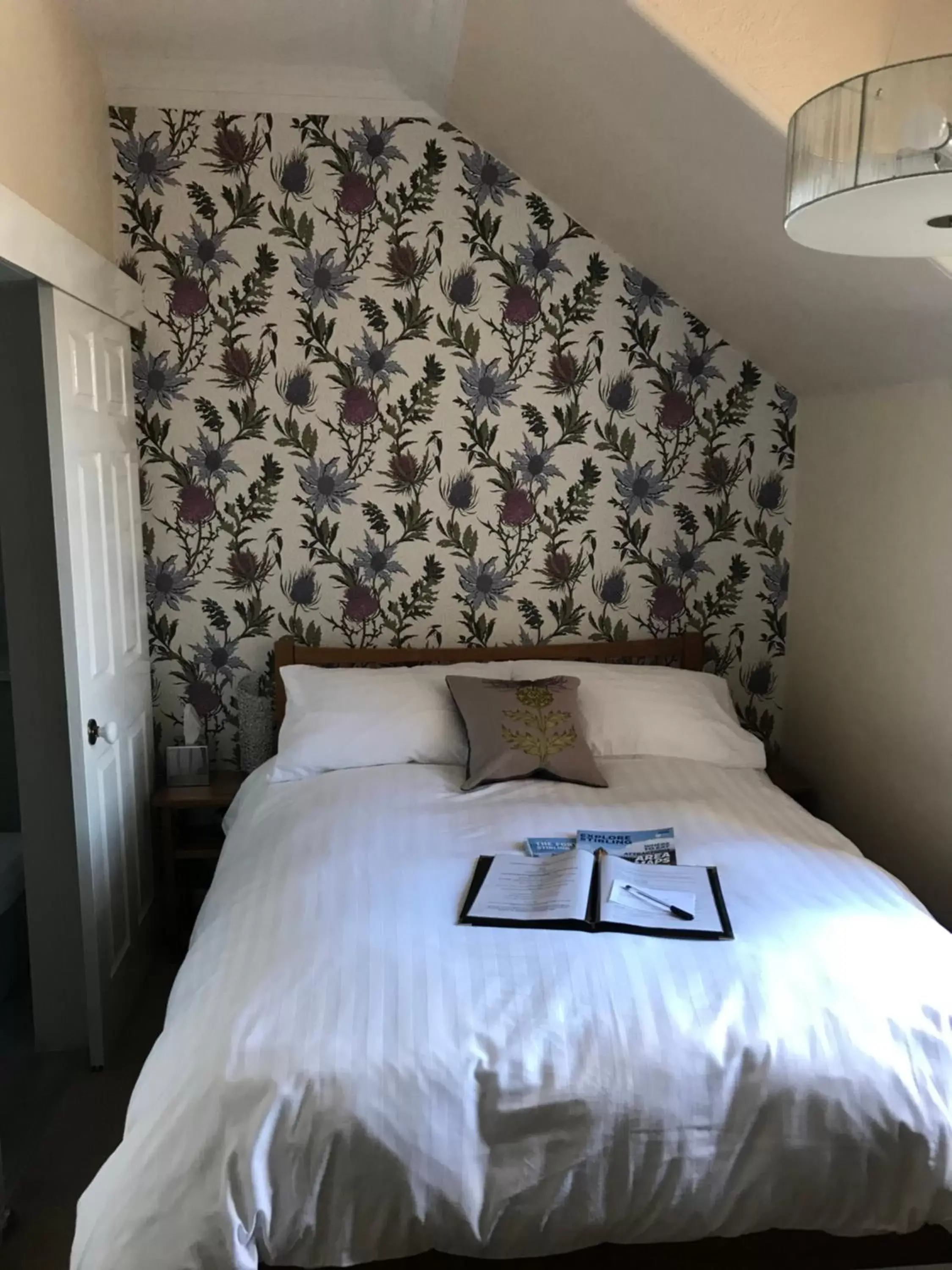Photo of the whole room, Bed in Ravenswood Guest House