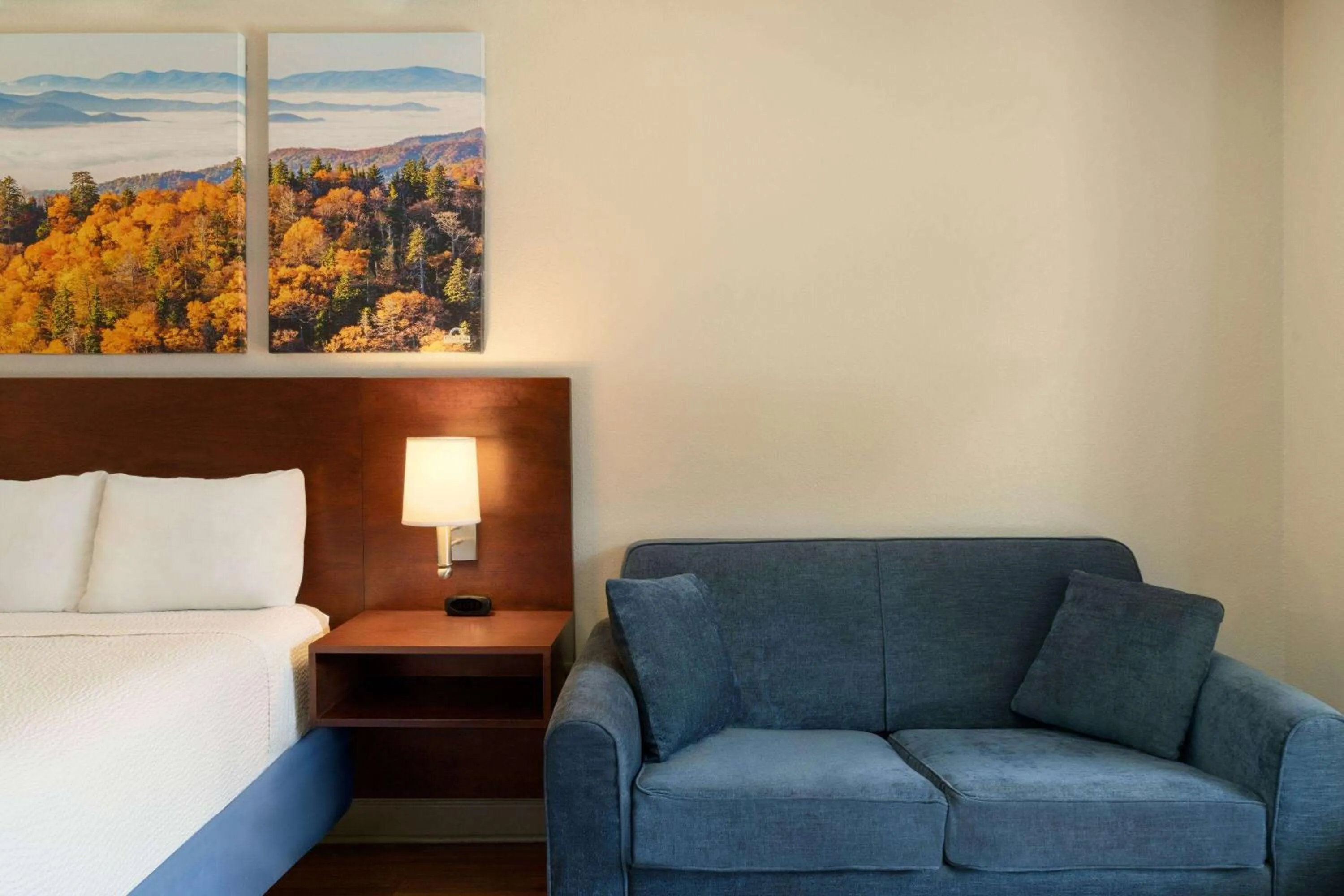 Photo of the whole room, Bed in Days Inn by Wyndham Dillon