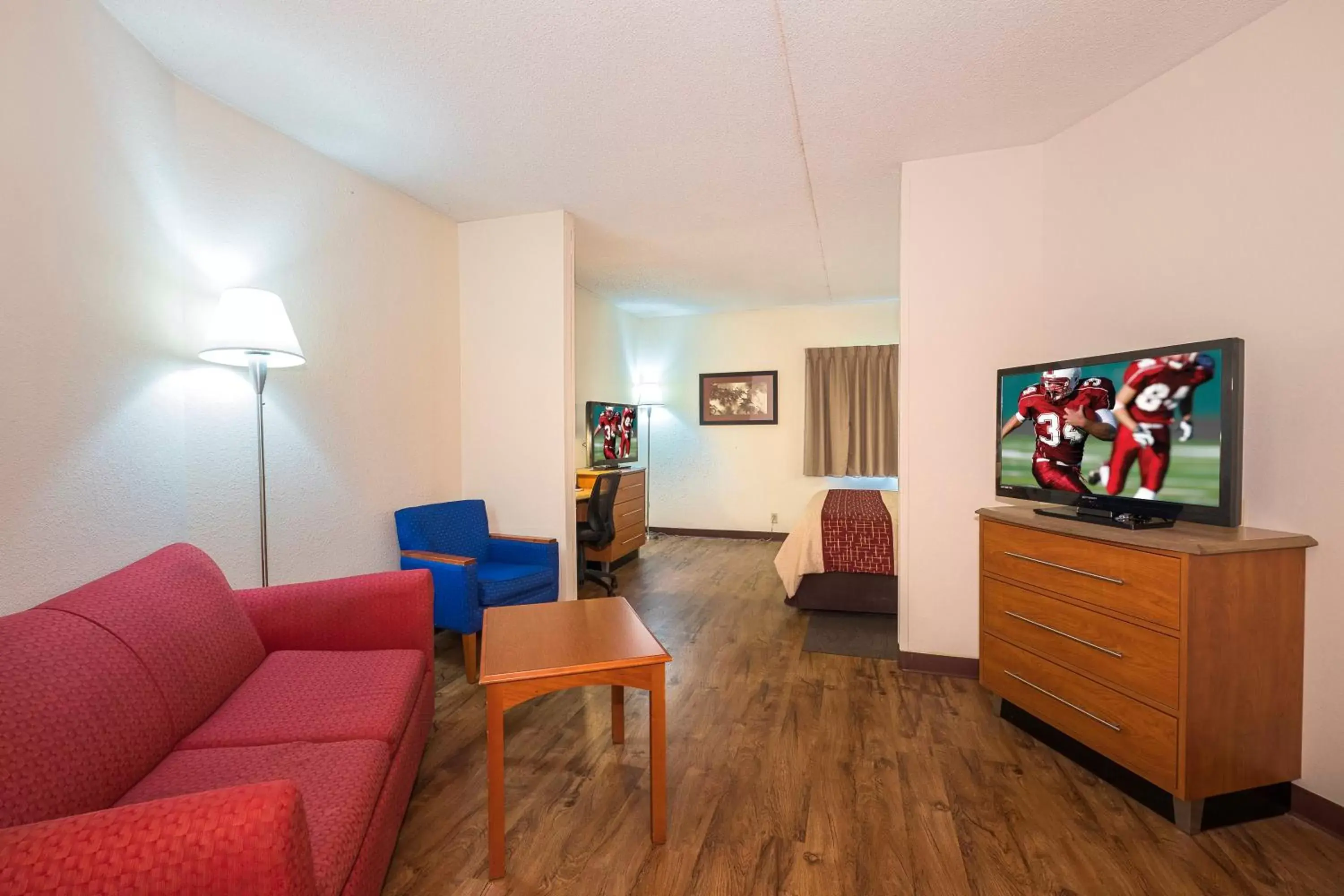 Property building, Seating Area in Red Roof Inn & Suites Cleveland - Elyria