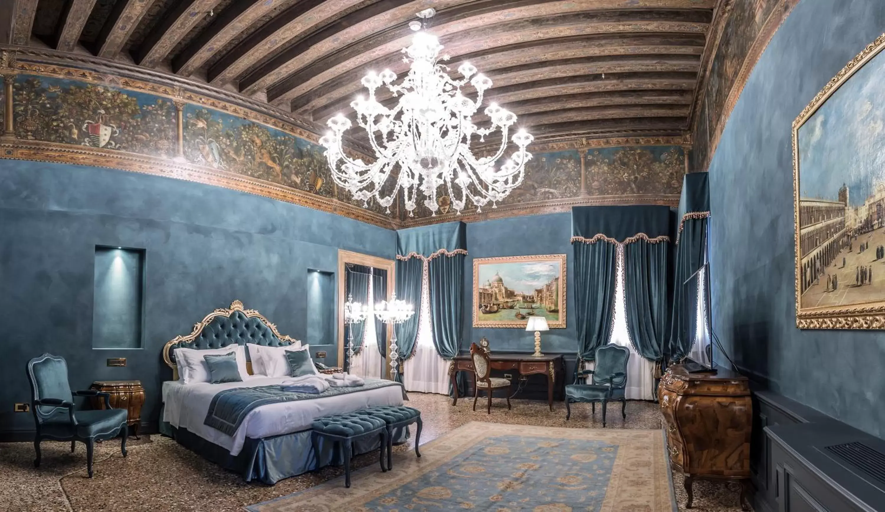 Photo of the whole room in Hotel Nani Mocenigo Palace