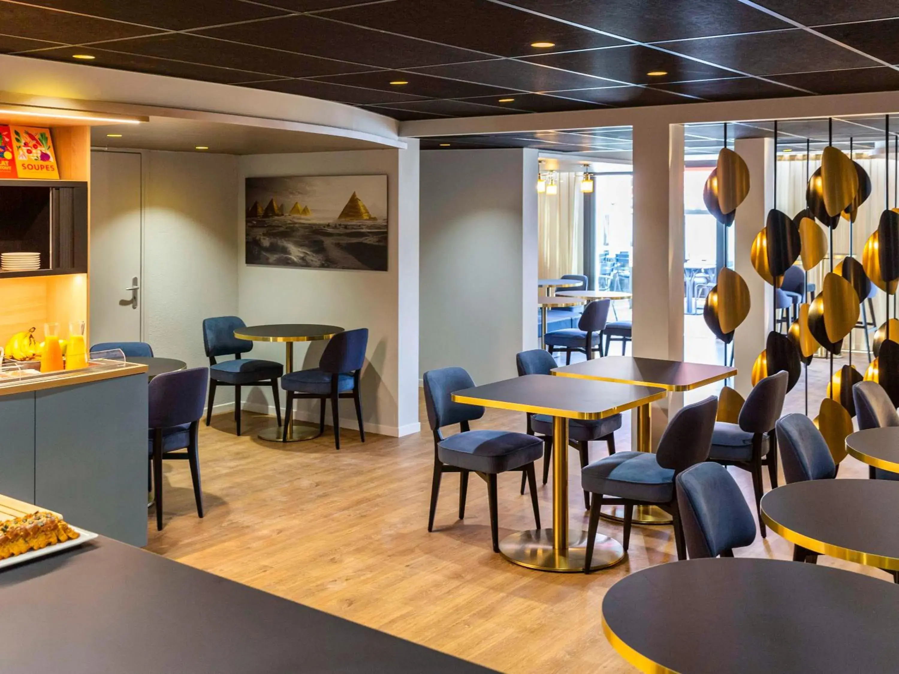 Breakfast, Restaurant/Places to Eat in Mercure Toulouse Aeroport Blagnac