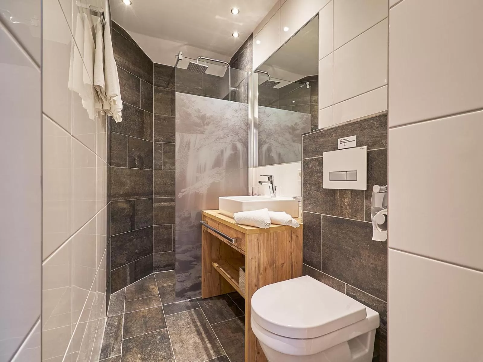 Photo of the whole room in Hotel Enzian