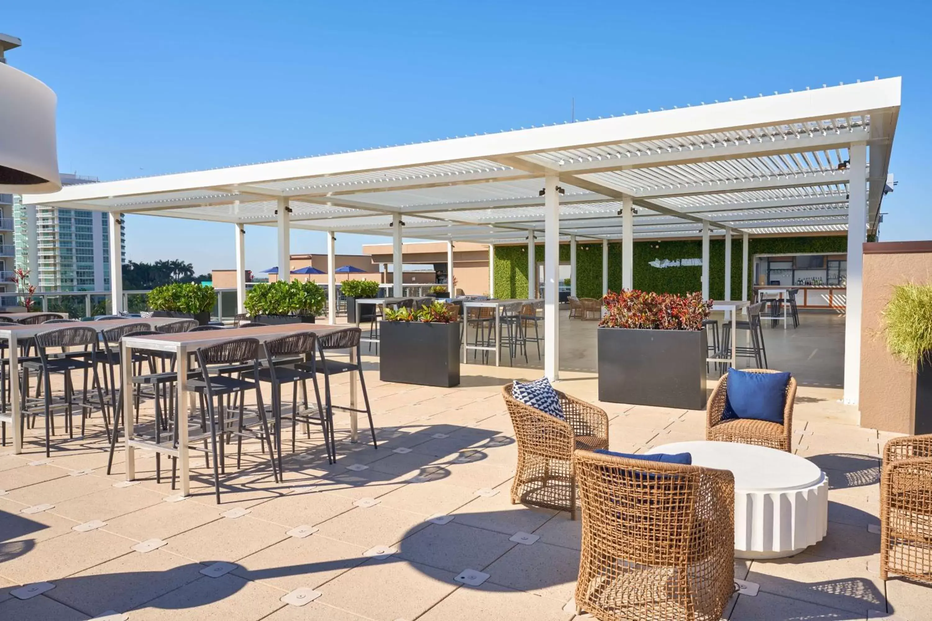Patio, Restaurant/Places to Eat in Home2 Suites By Hilton Pompano Beach Pier, Fl