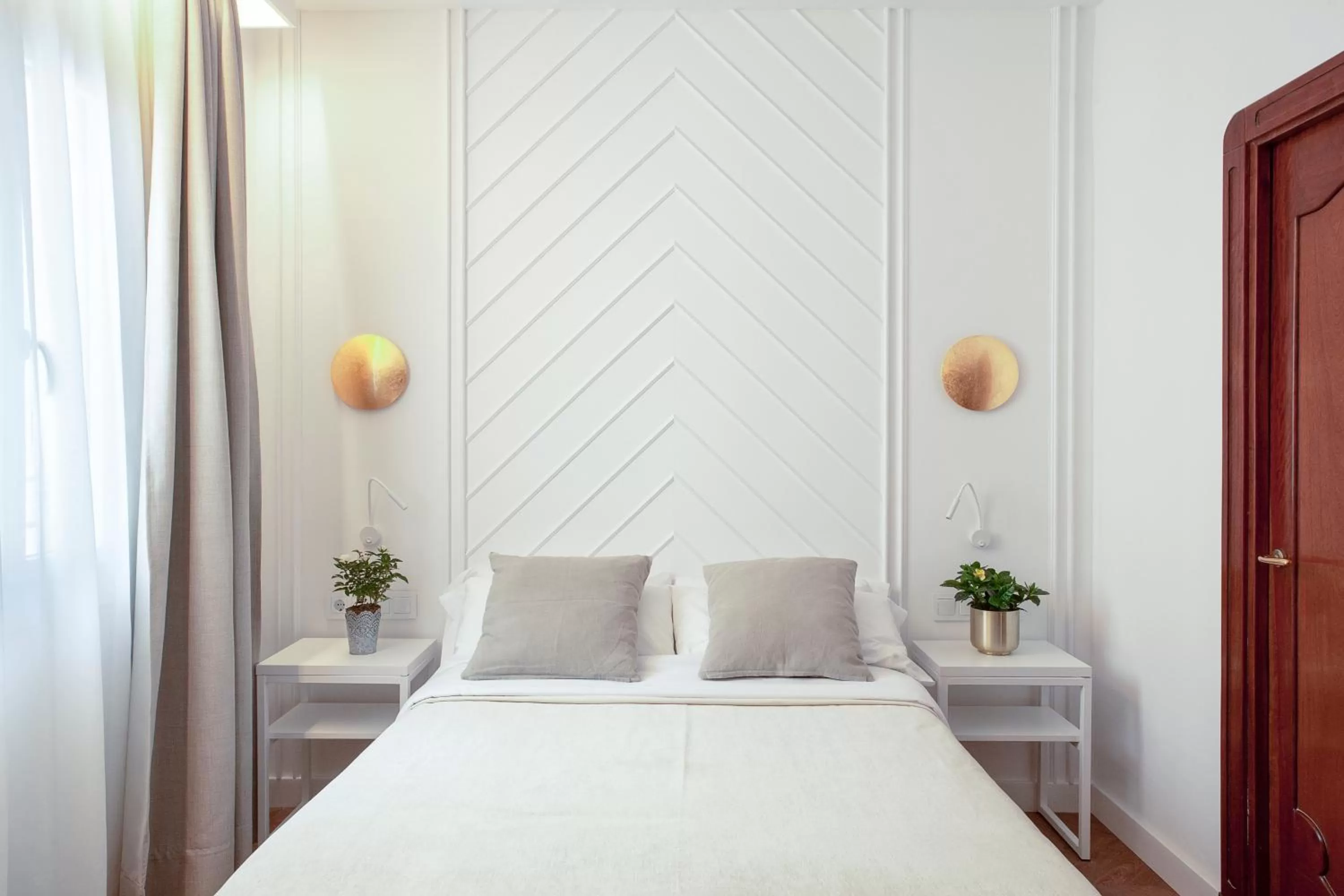 Bedroom, Bed in Gaudi Hotel