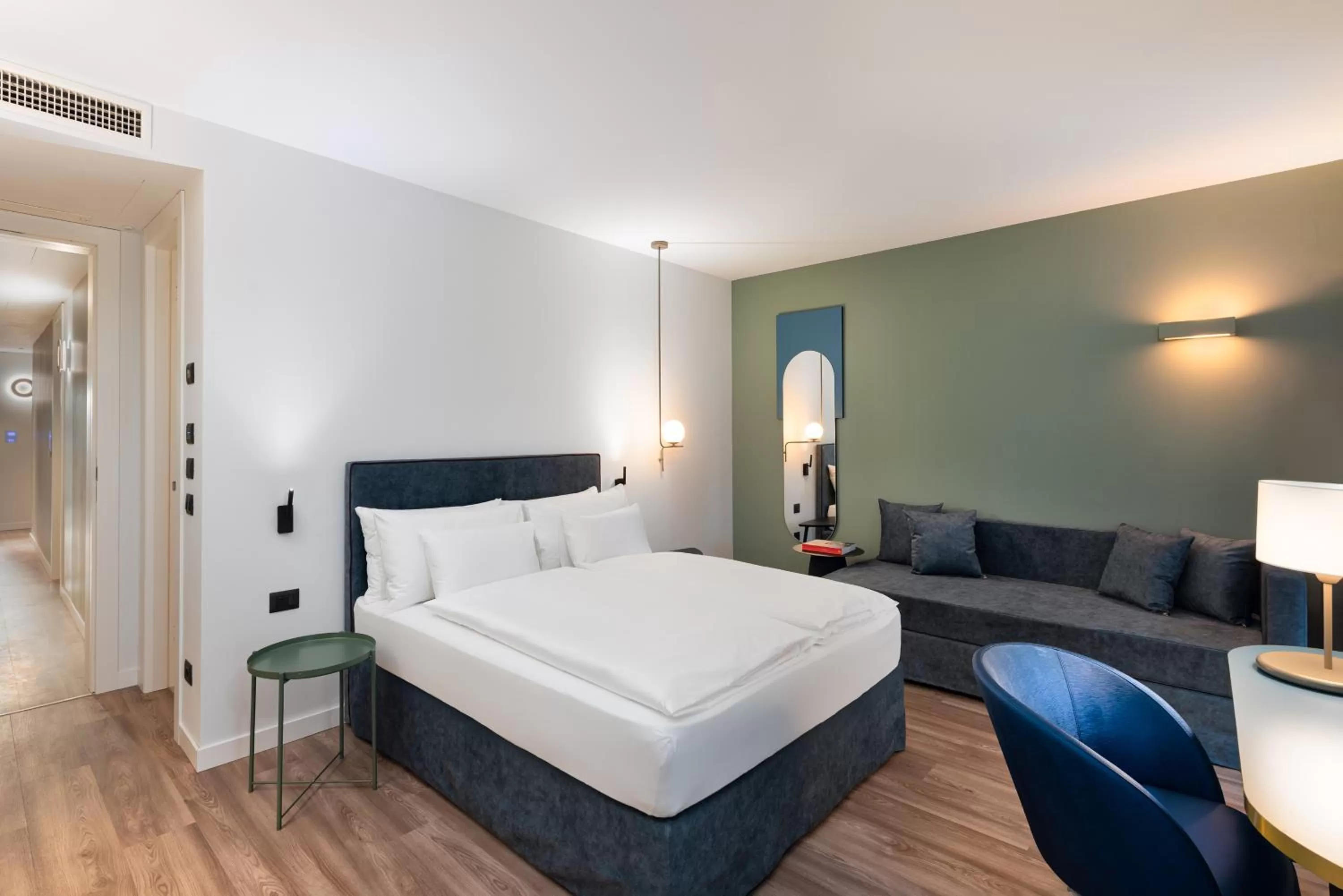 Photo of the whole room, Bed in HT Hotel Trieste