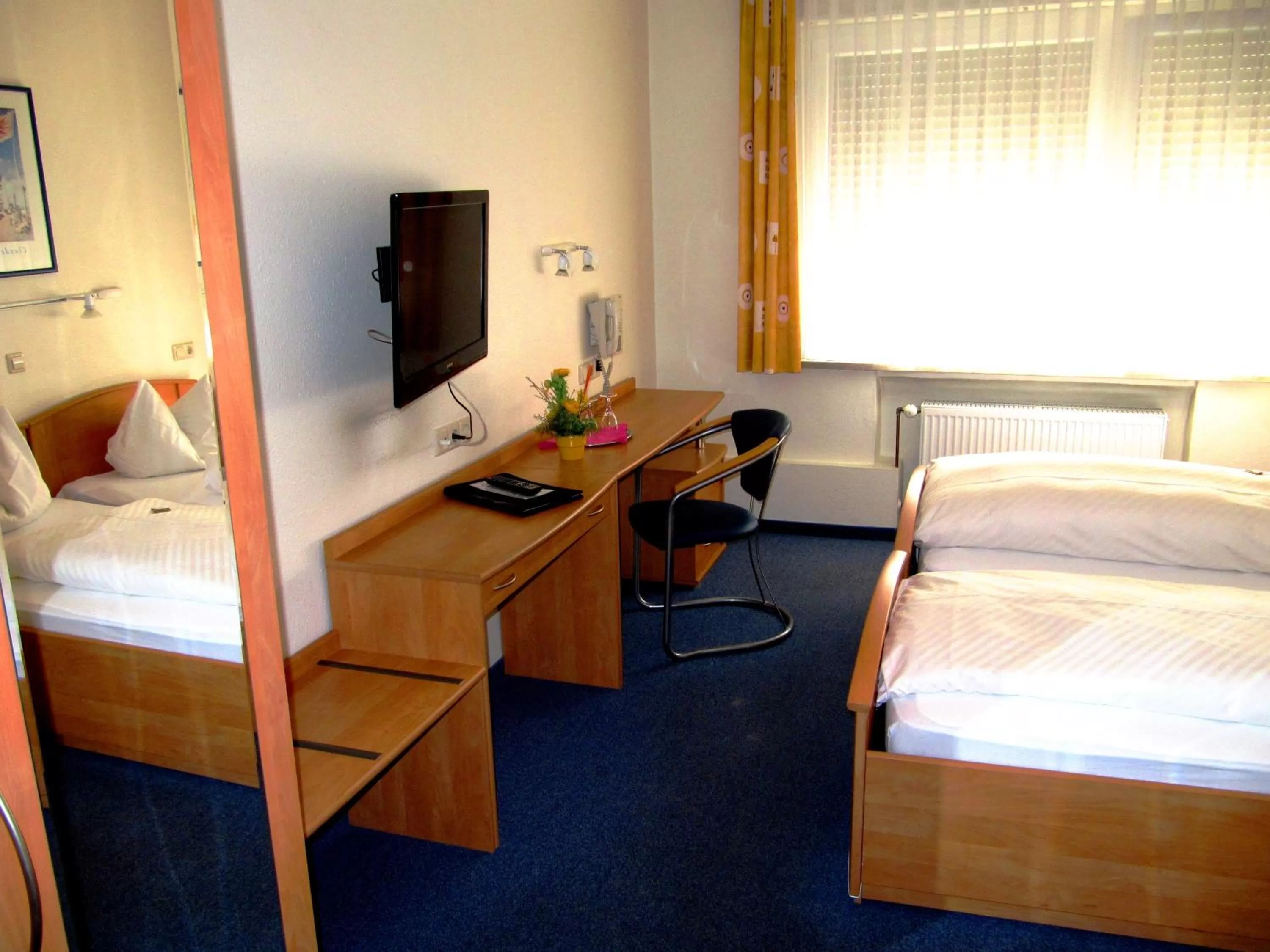 Bedroom, Bed in Hotel Gasthof am Selteltor