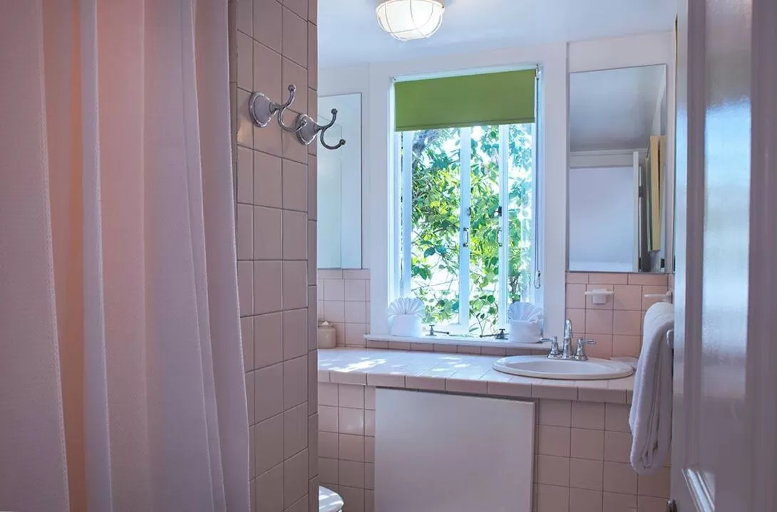 Bathroom in Key West Bed and Breakfast