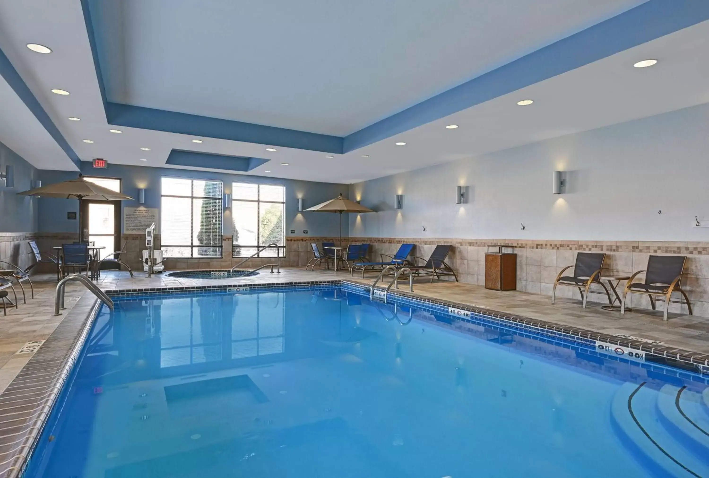 Pool view, Swimming Pool in Hampton Inn Farmington