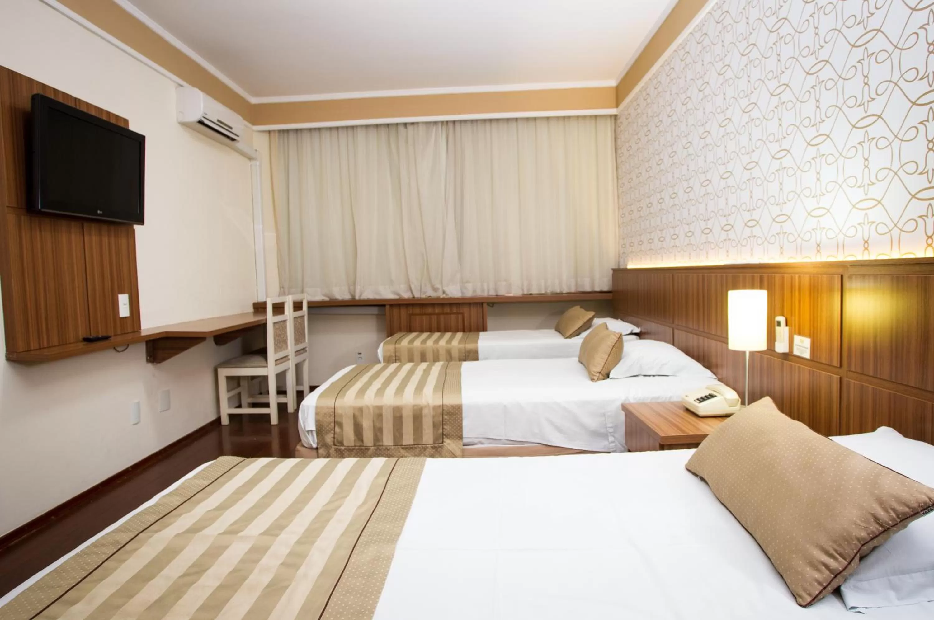 Bedroom, Bed in LEON PARK HOTEL e CONVENÇÕES - Melhor Custo Benefício