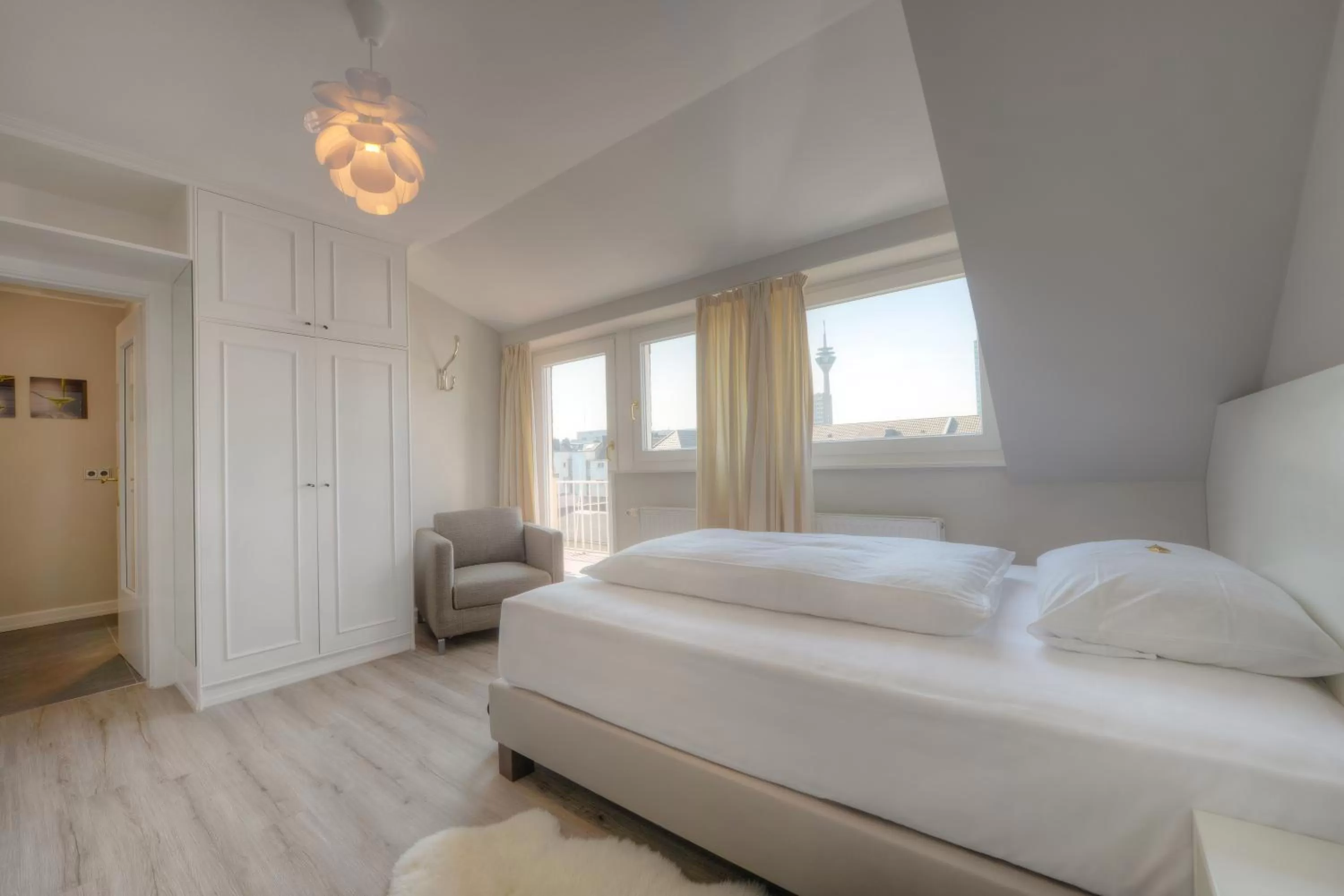 Photo of the whole room, Room Photo in Carlstadt Suites Düsseldorf