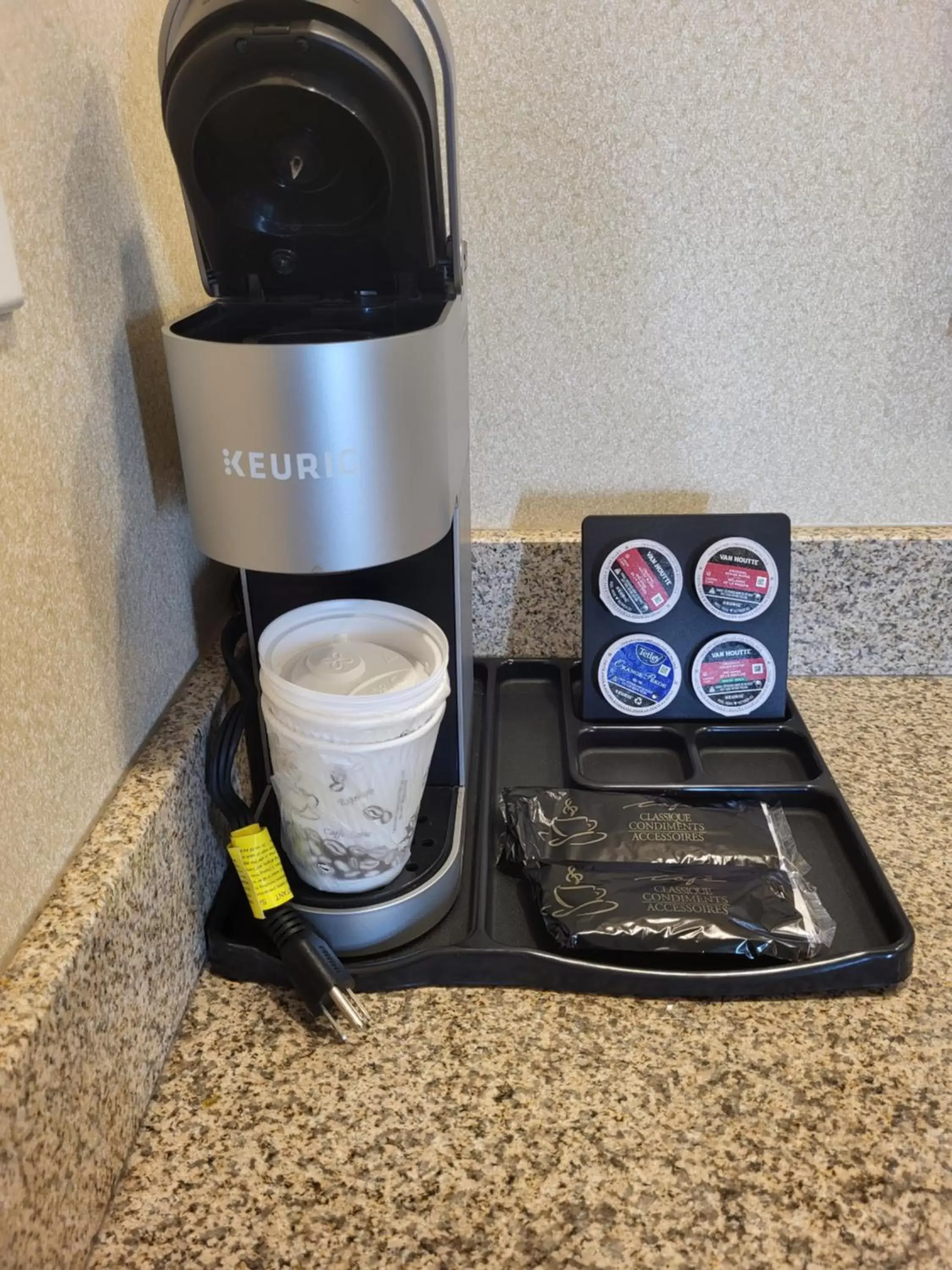 Coffee/tea facilities in Kitchener Inn & Suites