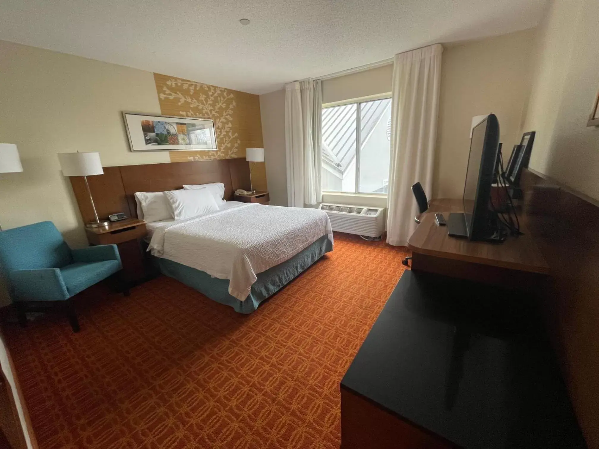 Bedroom in Fairfield Inn and Suites by Marriott Potomac Mills Woodbridge