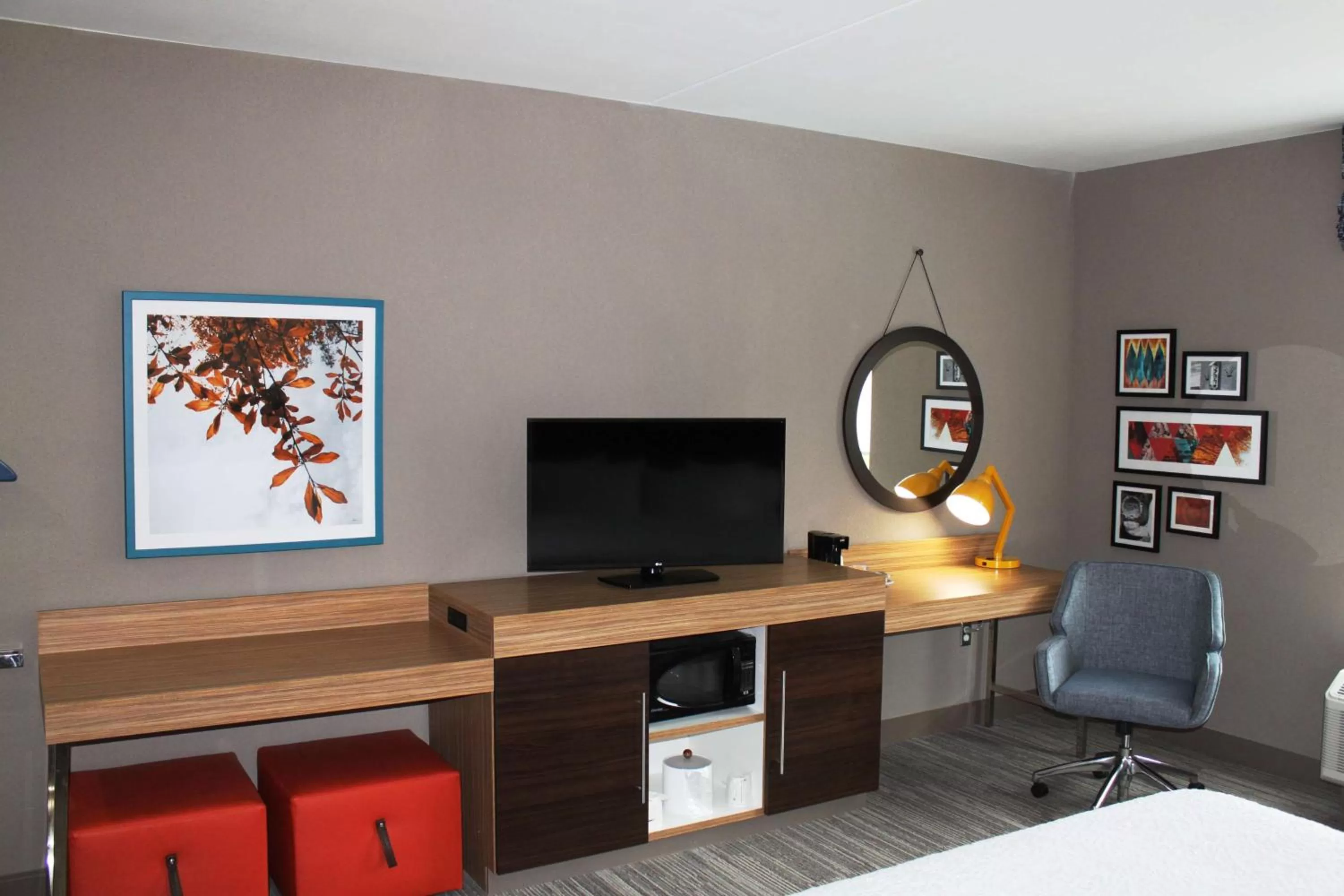 Bedroom in Hampton Inn Forsyth