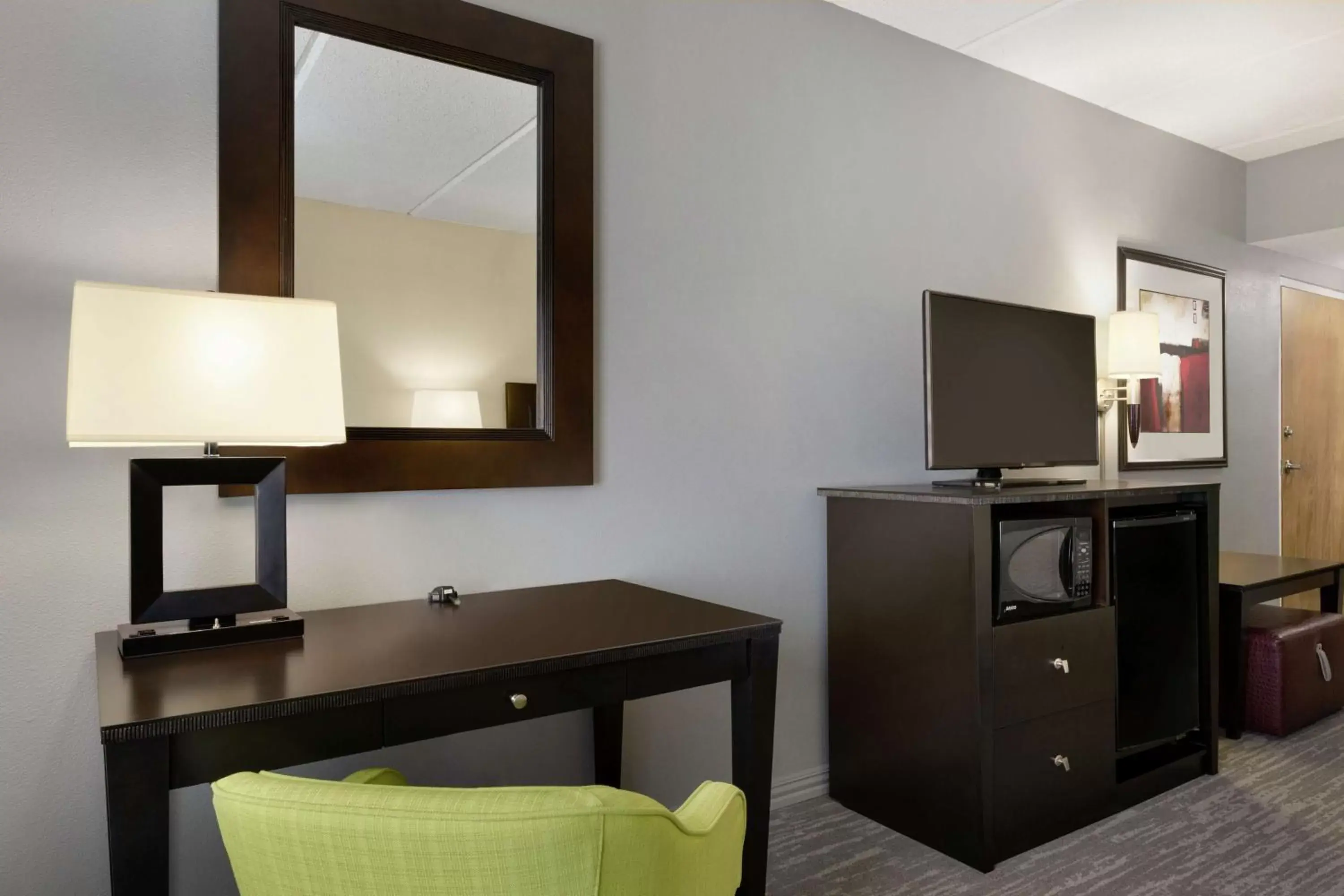 Bedroom, TV/Entertainment Center in Hampton Inn and Suites Houston Clear Lake NASA