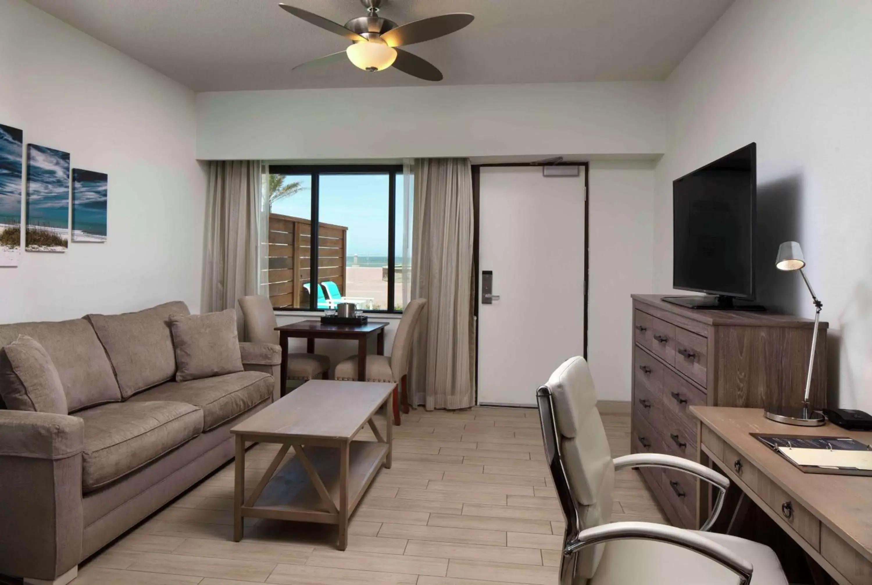 Bedroom, Seating Area in Hilton Daytona Beach Resort