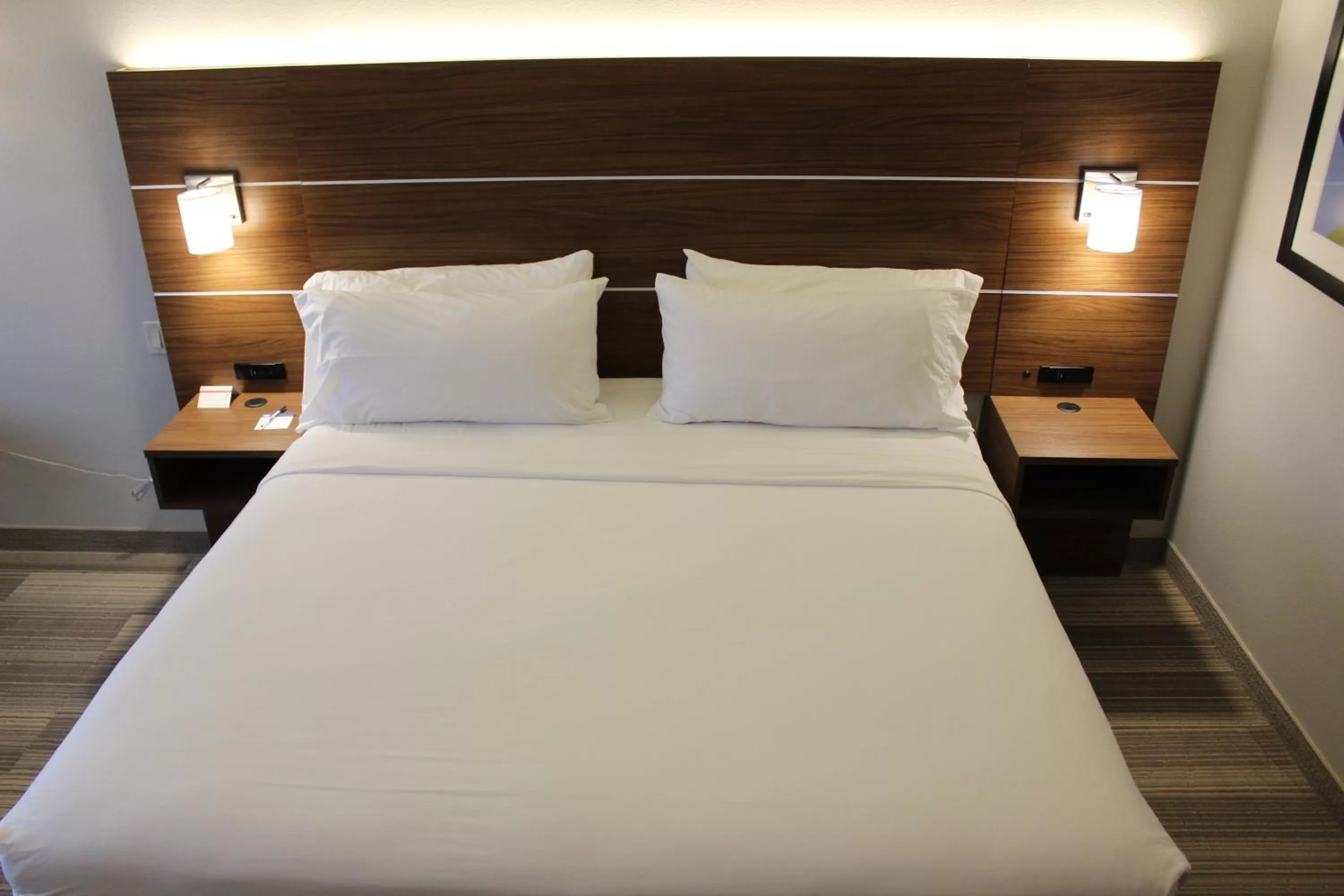 Bed in Holiday Inn Express Hotel & Suites Mansfield by IHG