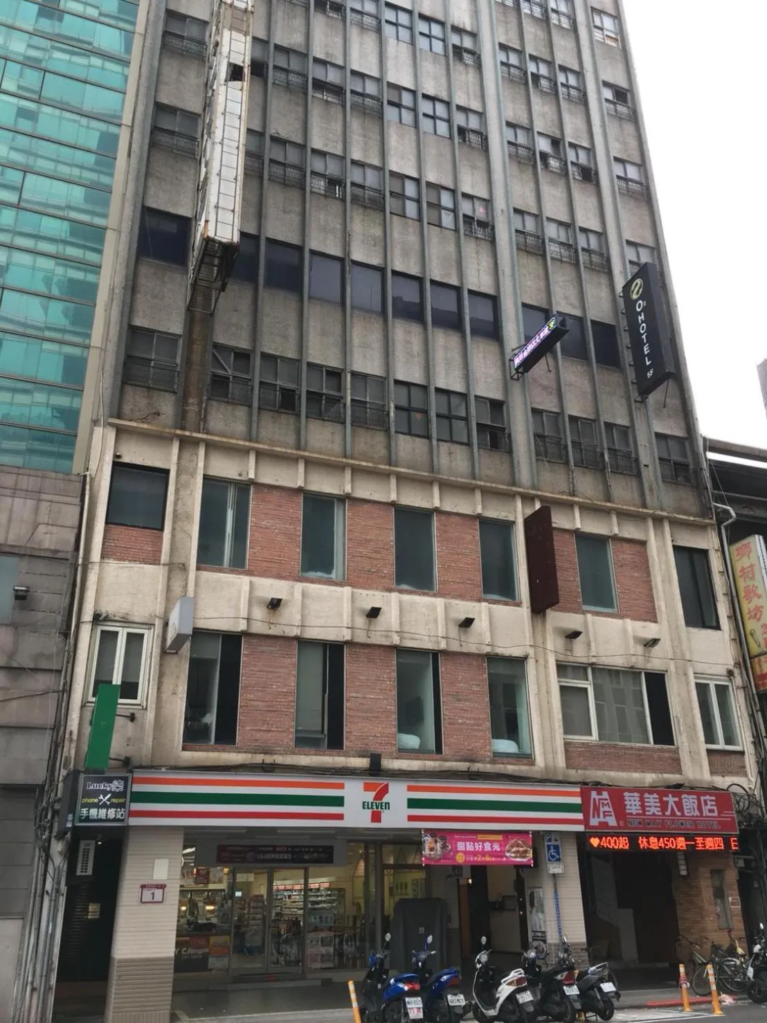 Facade/entrance in O2 Hotel Taipei Main Station