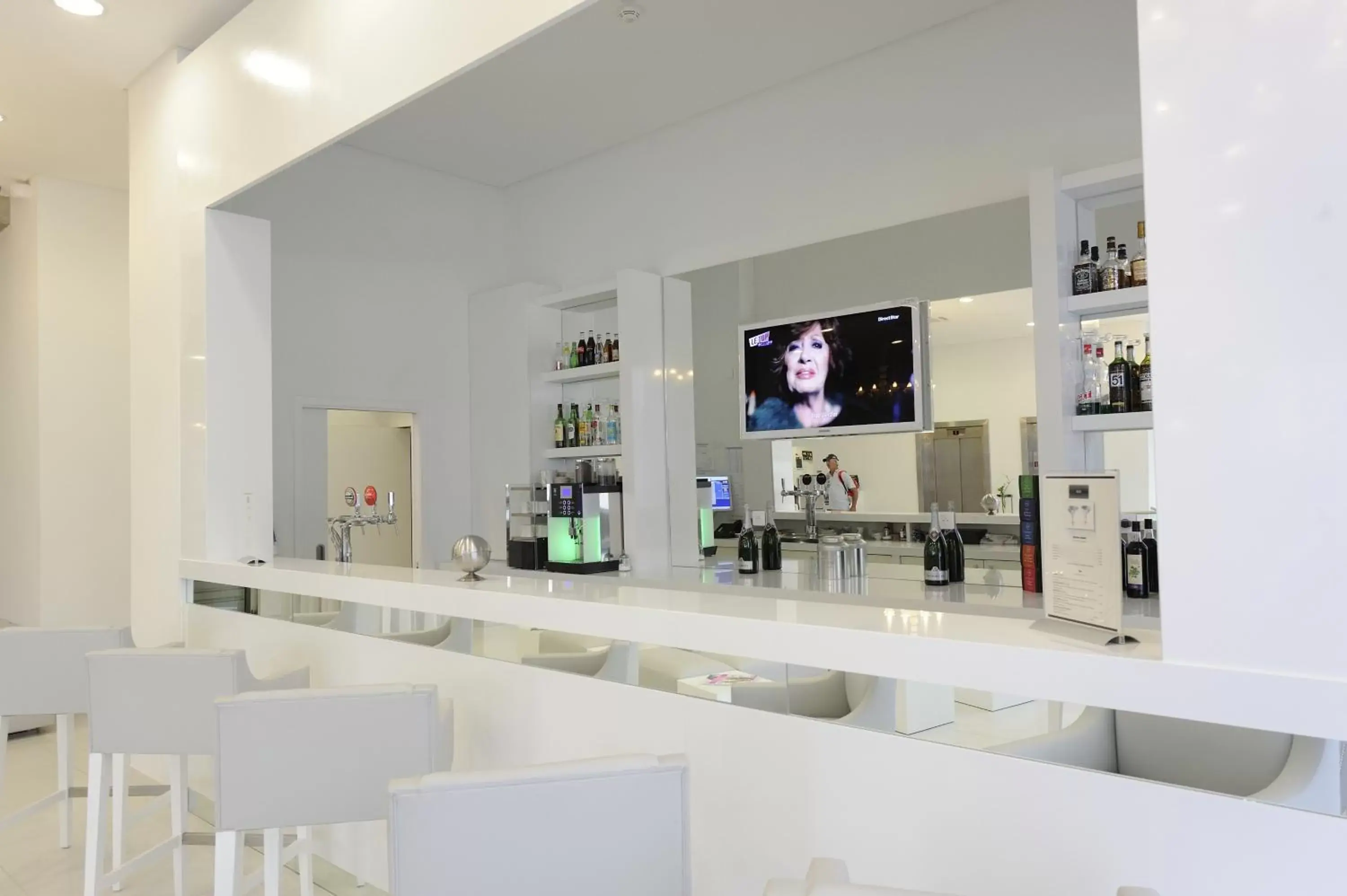Lounge or bar, Lounge/Bar in Kyriad Prestige Perpignan Centre del Mon