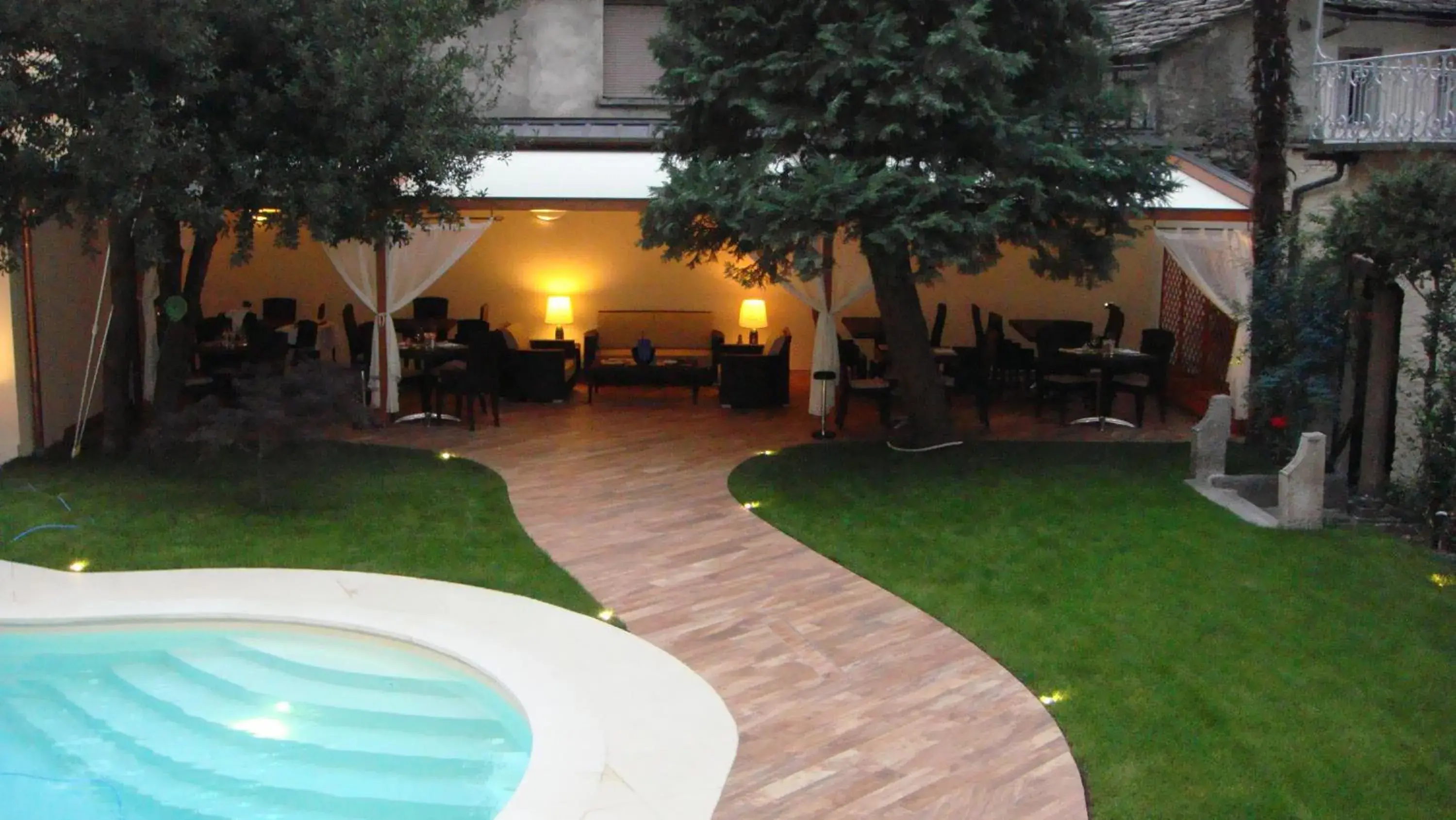 Garden, Swimming Pool in Albergo Corona