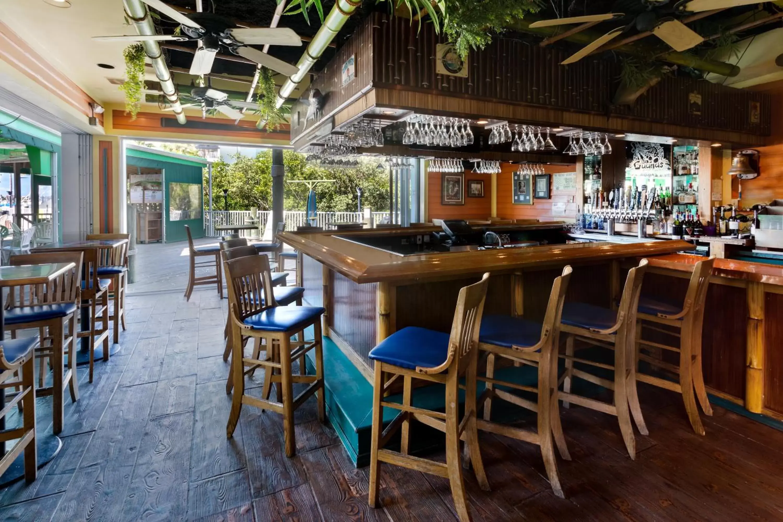 Lounge or bar, Restaurant/Places to Eat in Holiday Inn & Suites Clearwater Beach S-Harbourside