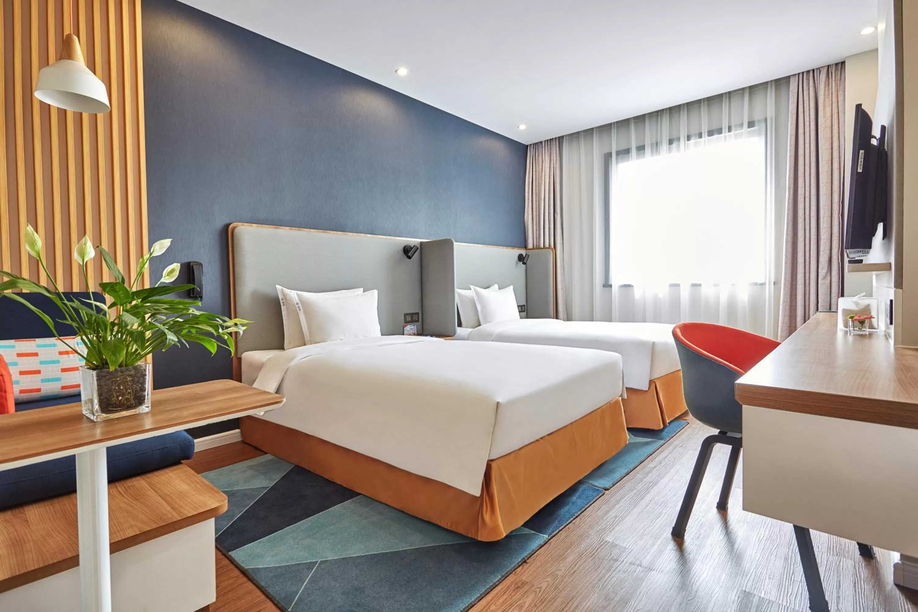 Photo of the whole room, Bed in Holiday Inn Express Nanjing Xuanwu Lake by IHG