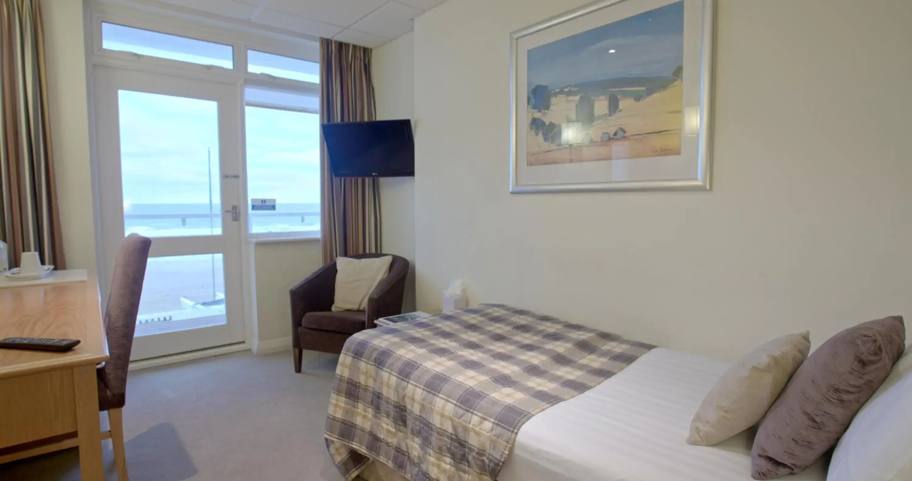 Bedroom, Bed in Sandbanks Hotel