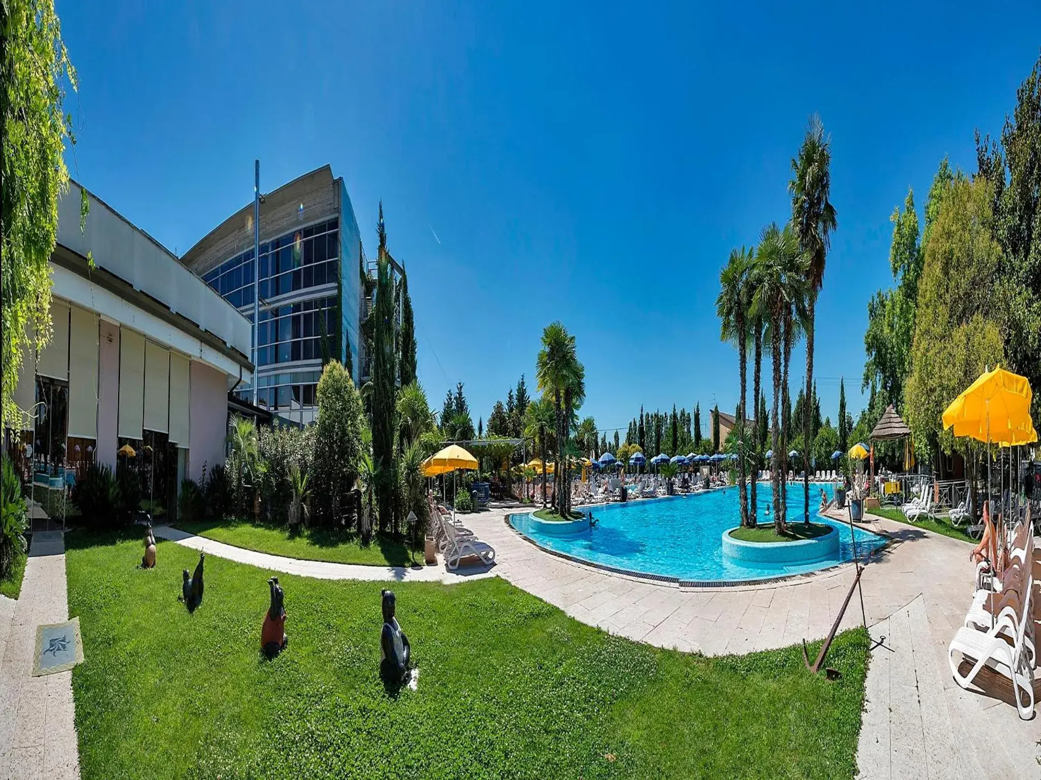 Garden, Swimming Pool in Hotel Antares Sport Beauty & Wellness