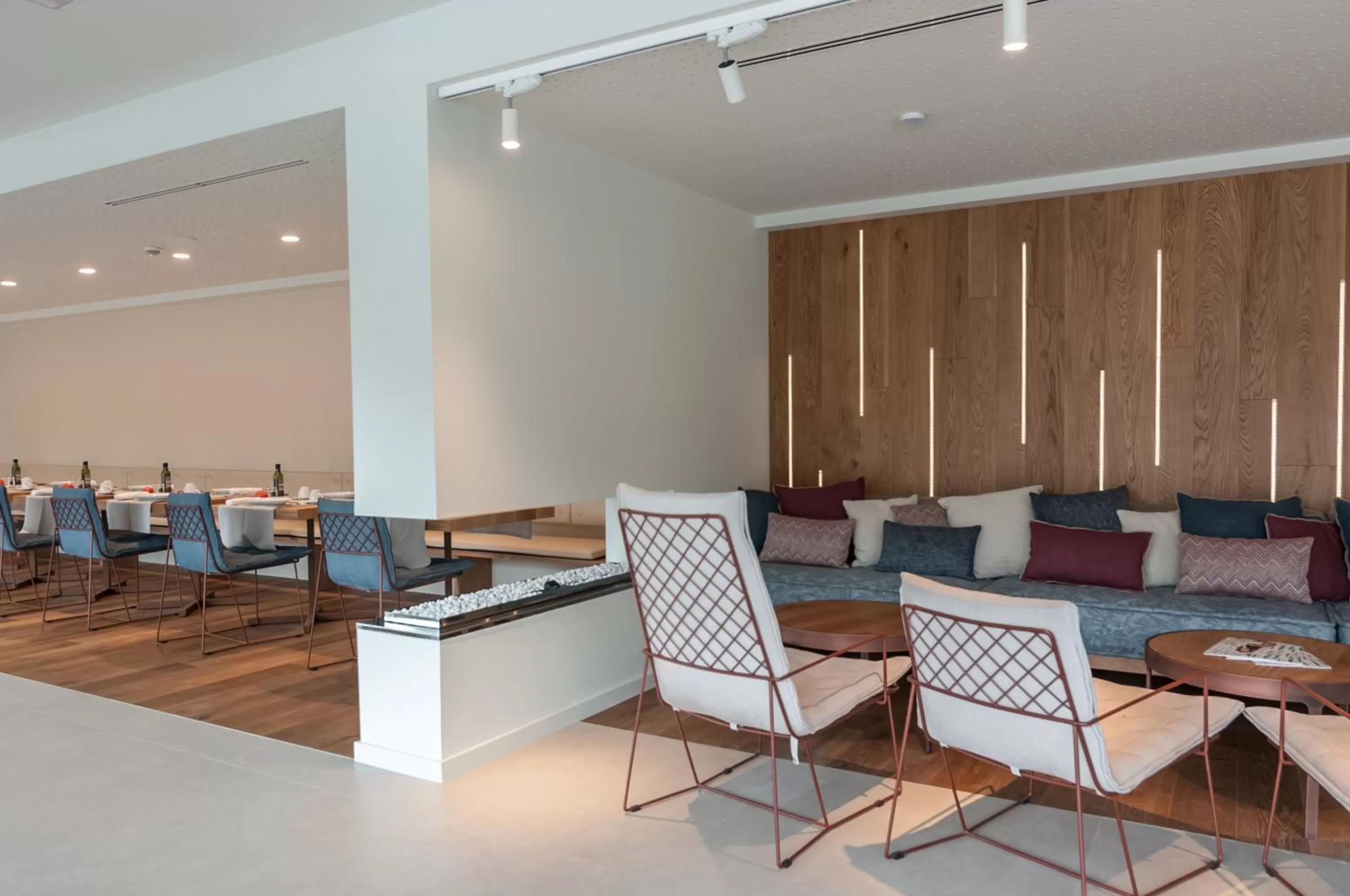 Communal lounge/ TV room in Hotel Sorli Emocions