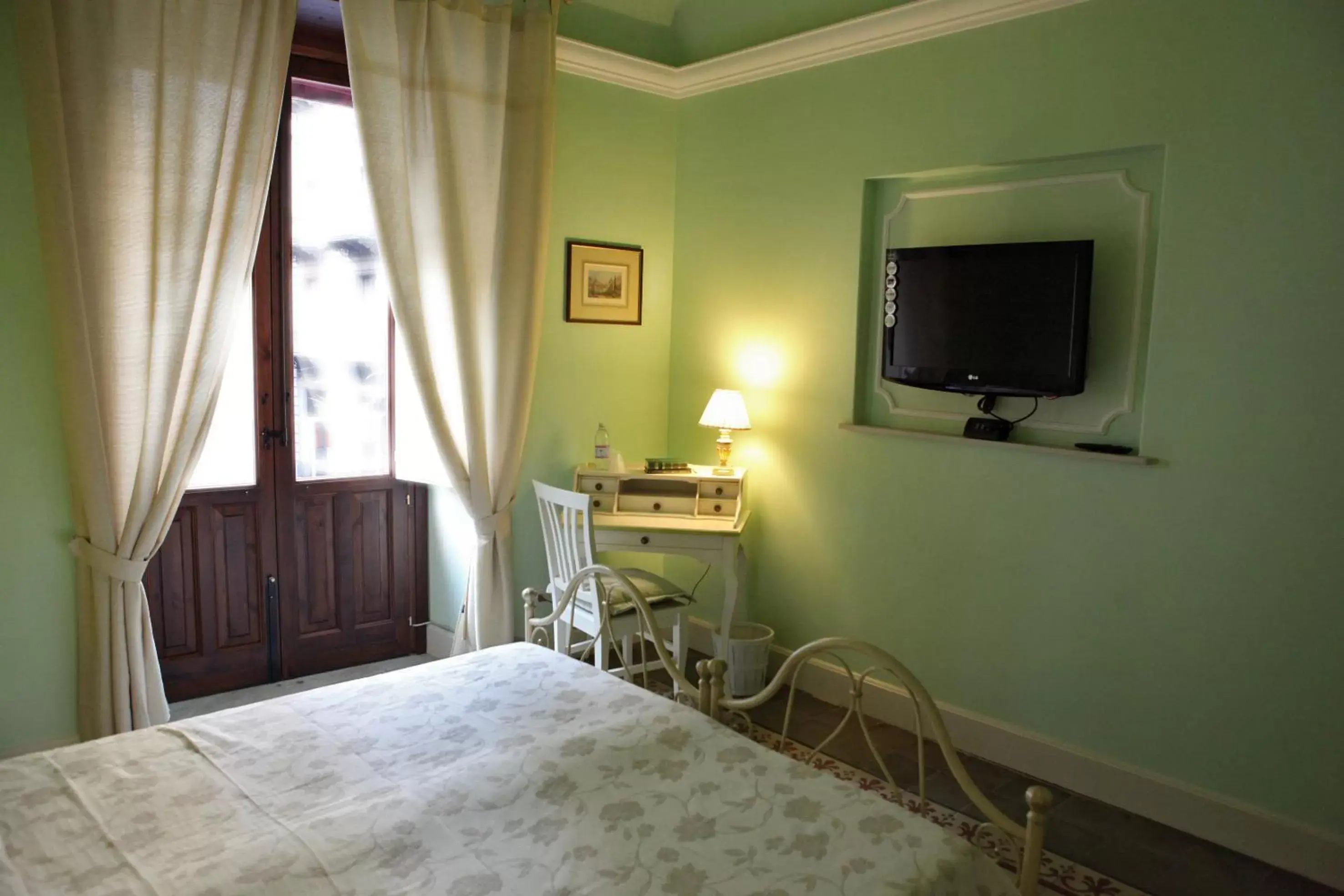 Photo of the whole room, TV/Entertainment Center in Al Duomo Inn