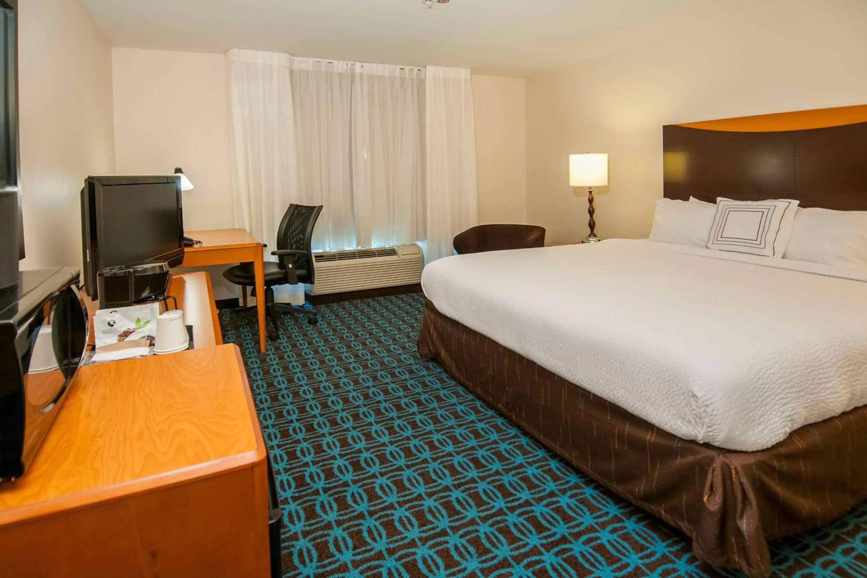 Photo of the whole room, Bed in Fairfield Inn & Suites by Marriott San Antonio North/Stone Oak