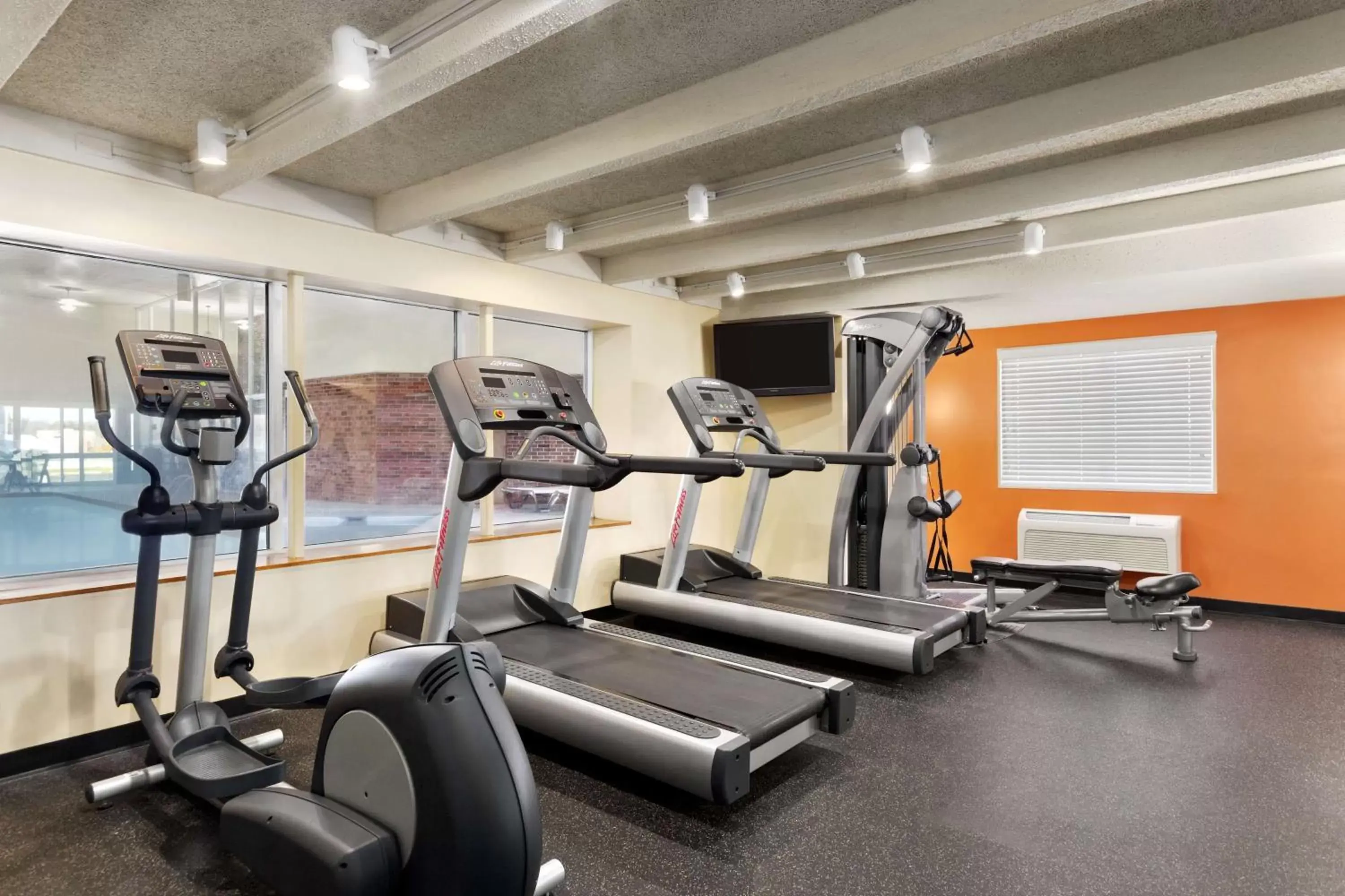 Activities, Fitness Center/Facilities in Country Inn & Suites by Radisson, Woodbury, MN