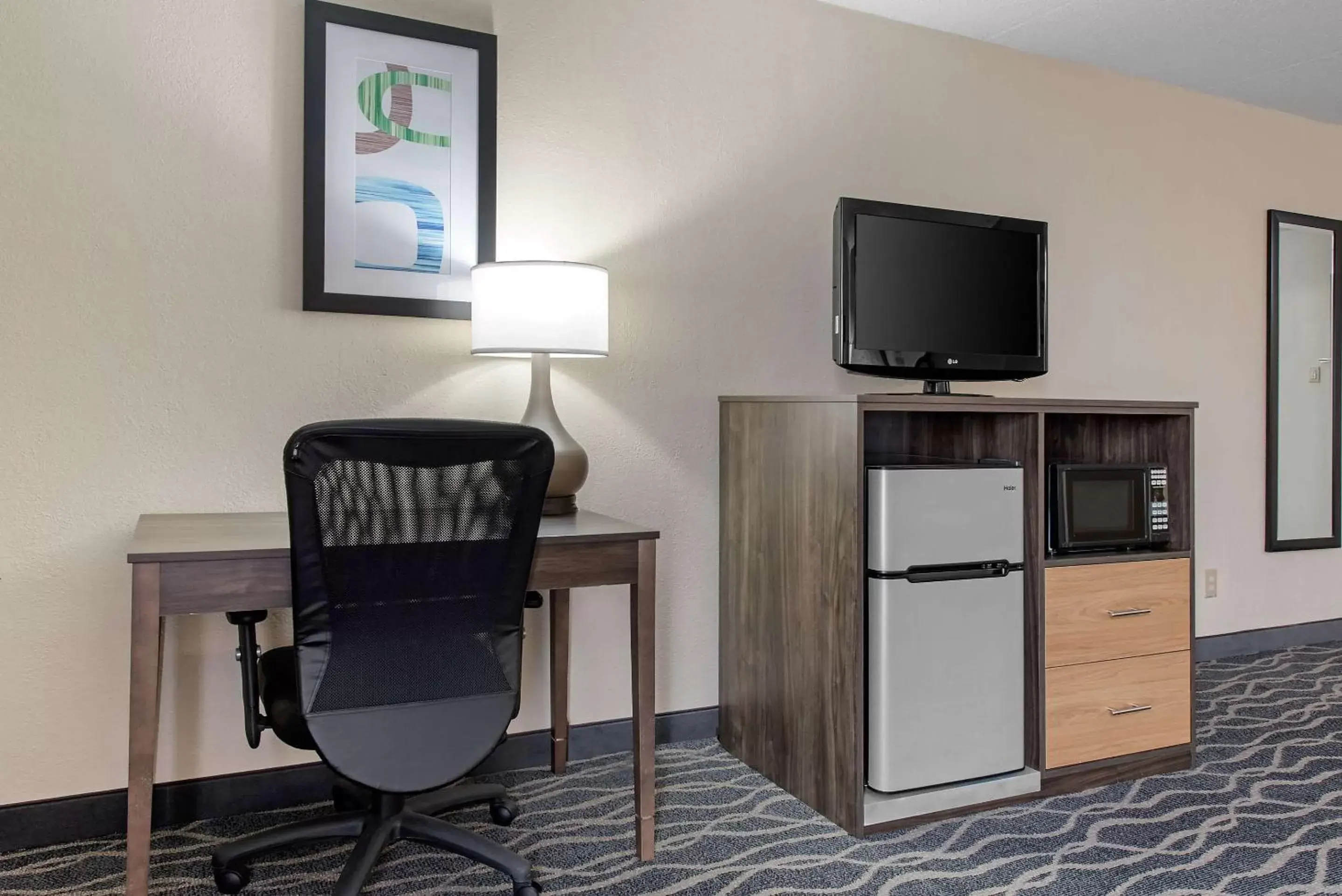 Photo of the whole room, TV/Entertainment Center in Quality Inn & Suites Lafayette I-65