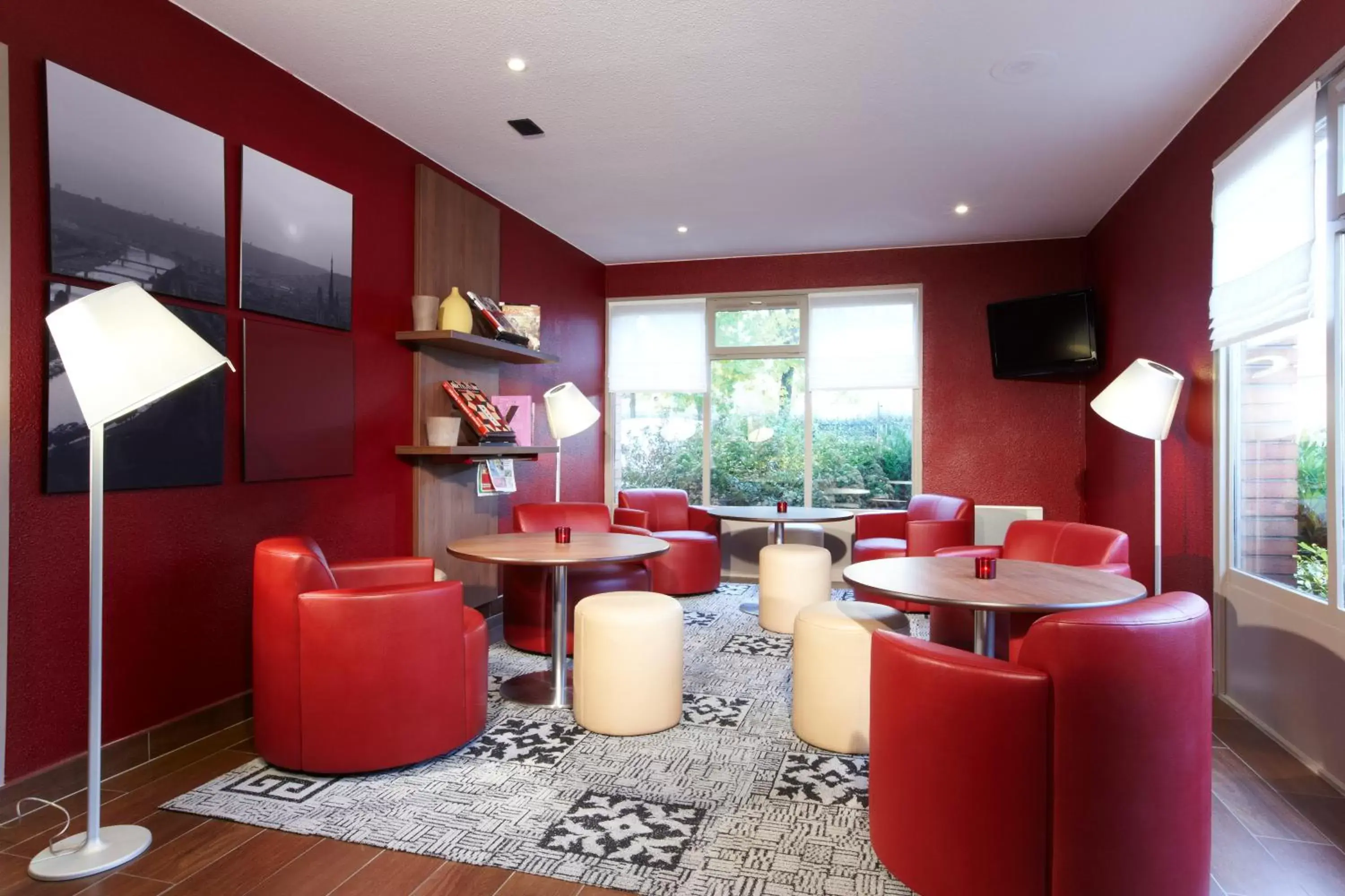 Lounge or bar in Campanile Rouen Est - Franqueville Saint Pierre Lounge or bar in Campanile Rouen Est - Franqueville Saint Pierre