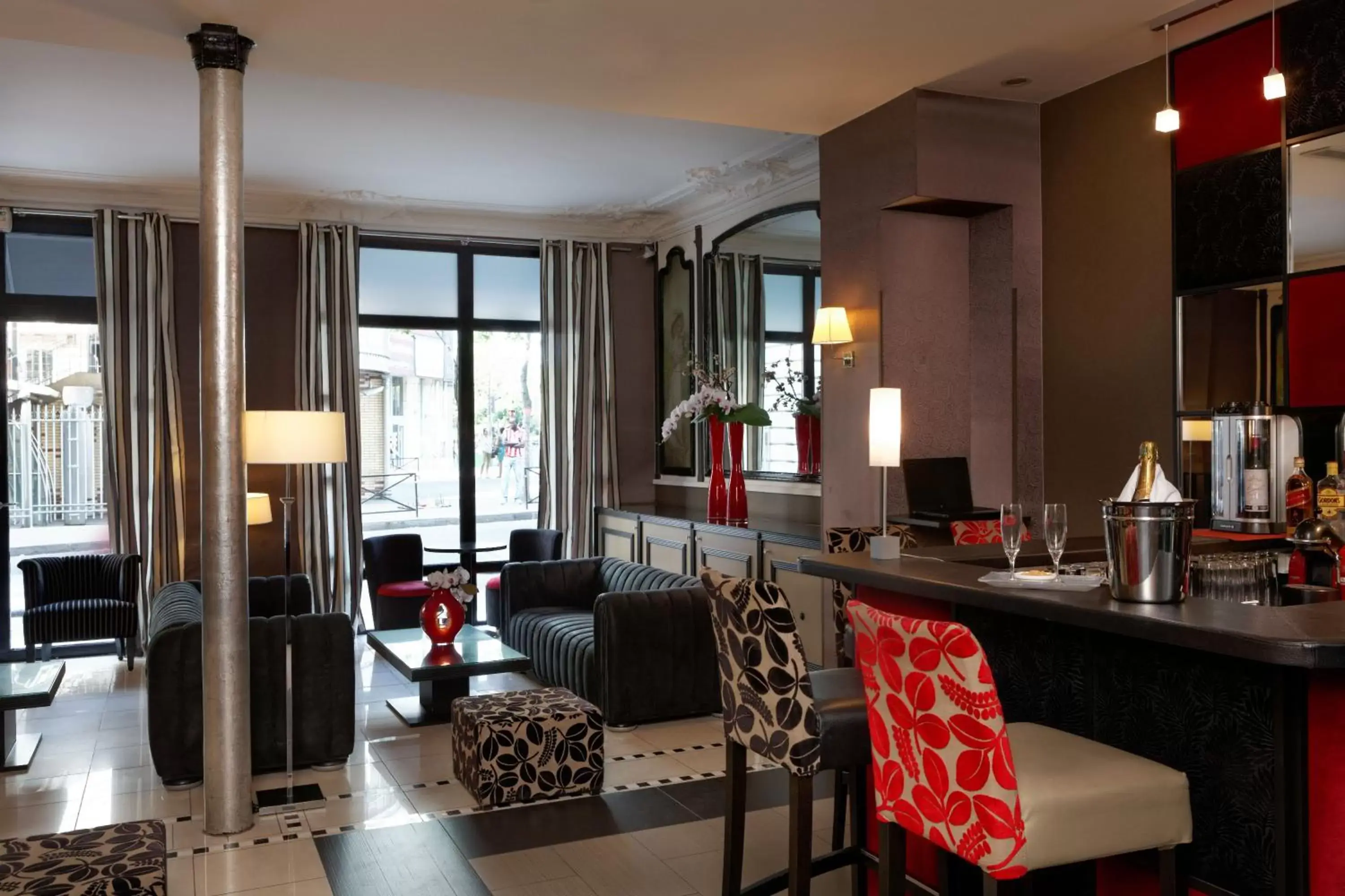 Lounge or bar in Hotel Eiffel Seine