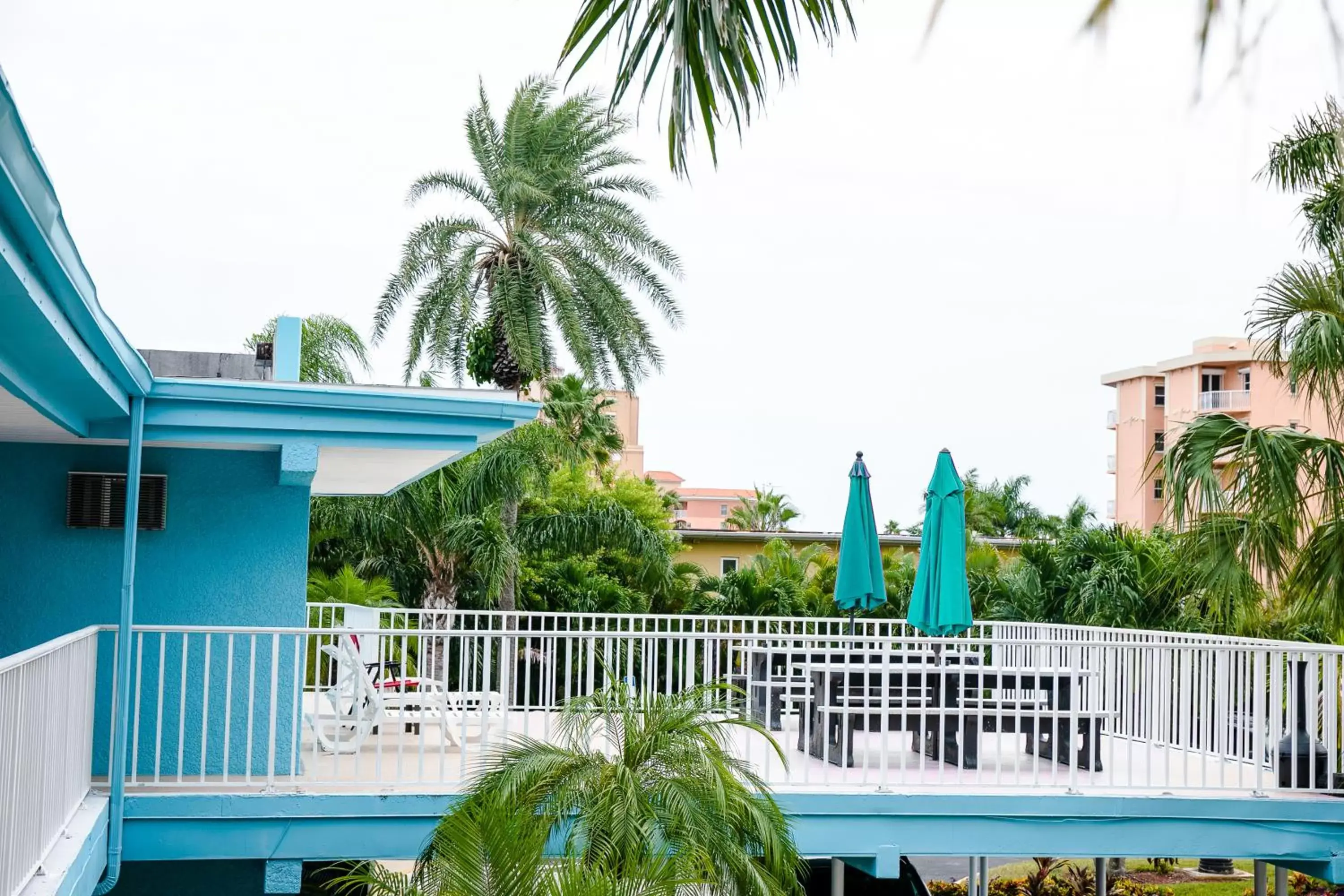 Patio, Property Building in Bayside Inn and Marina