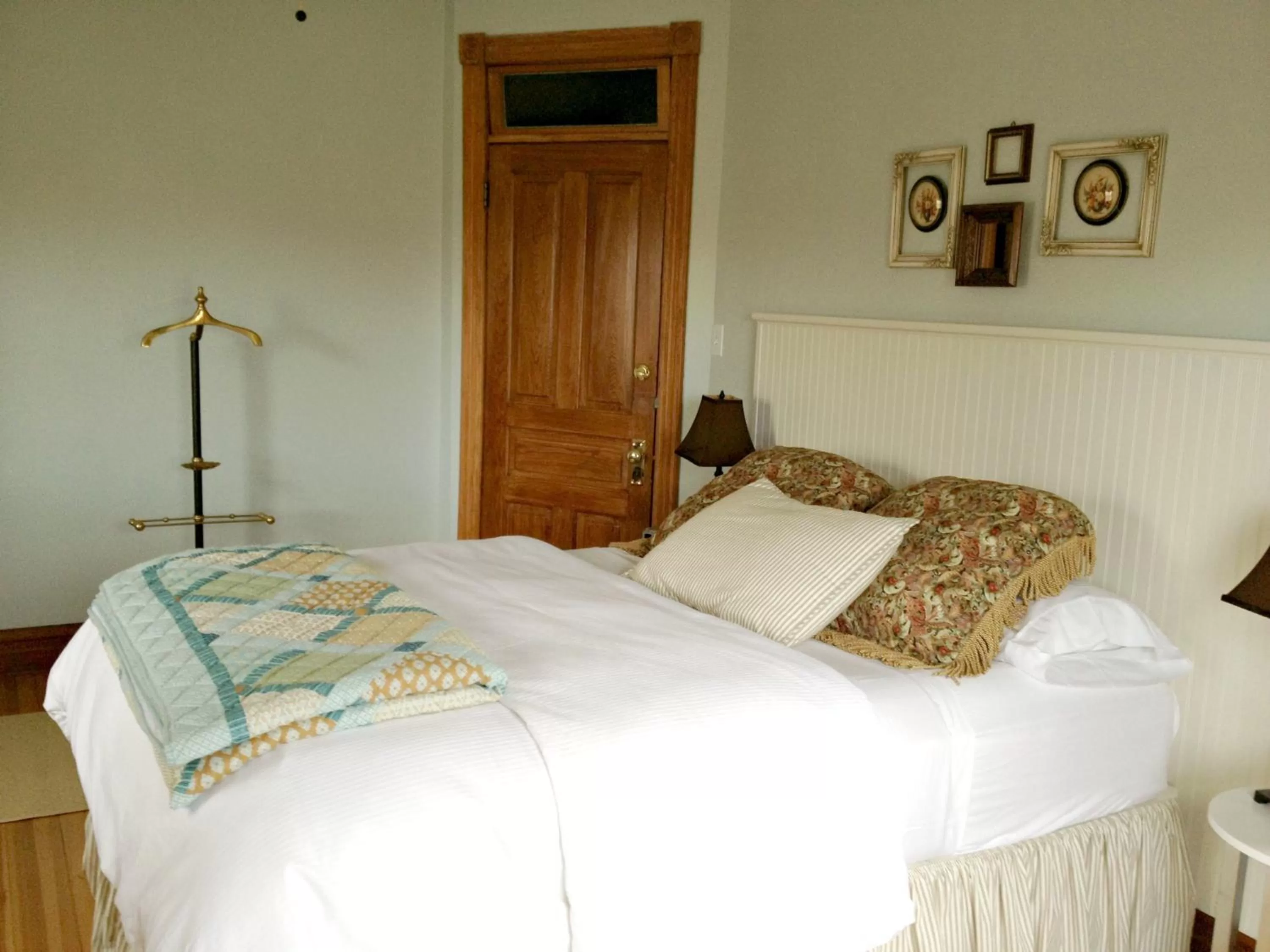 Bed in The Inn at Ragged Edge