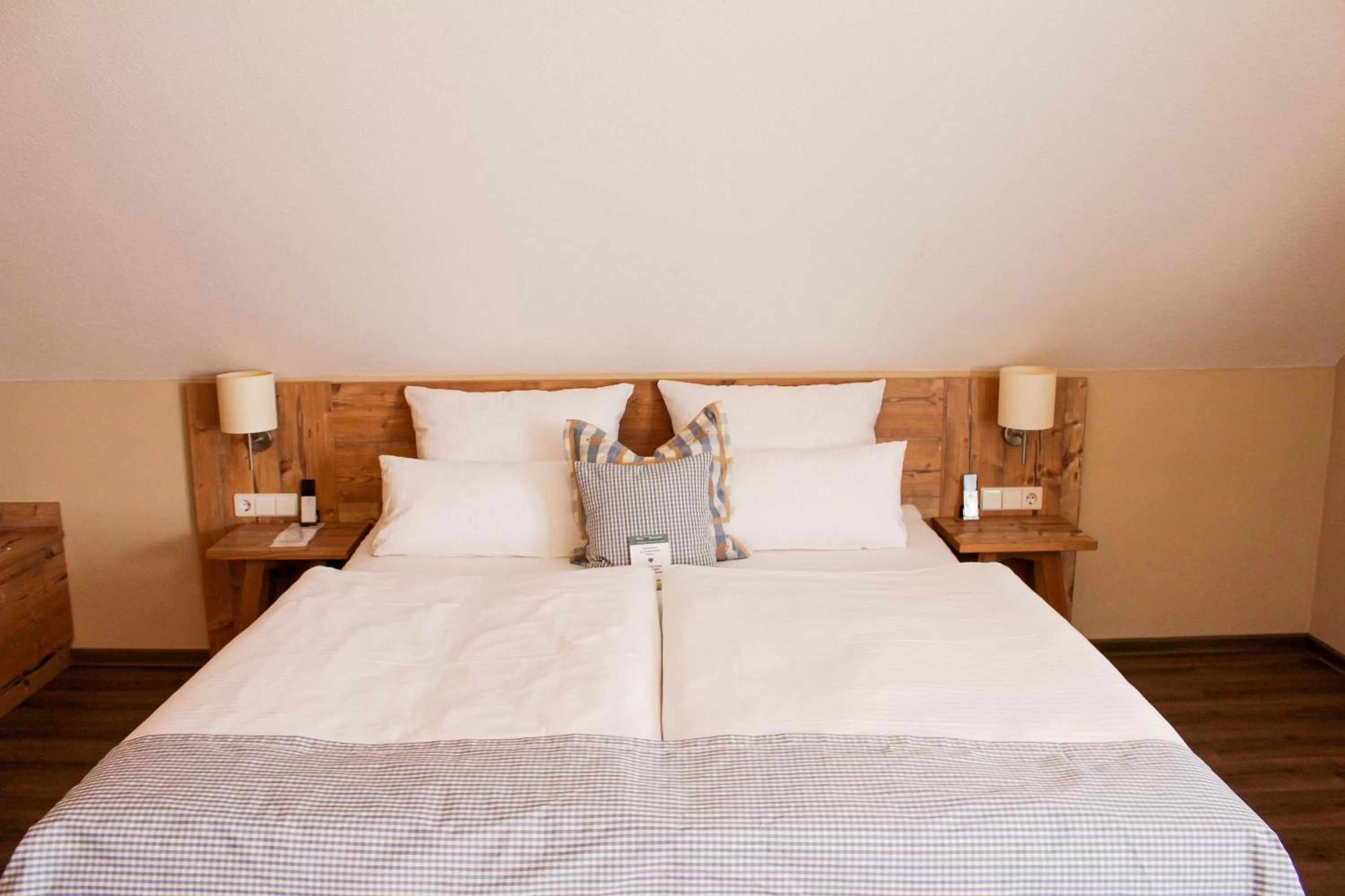 Bed in Hotel & Restaurant Zum Reussenstein