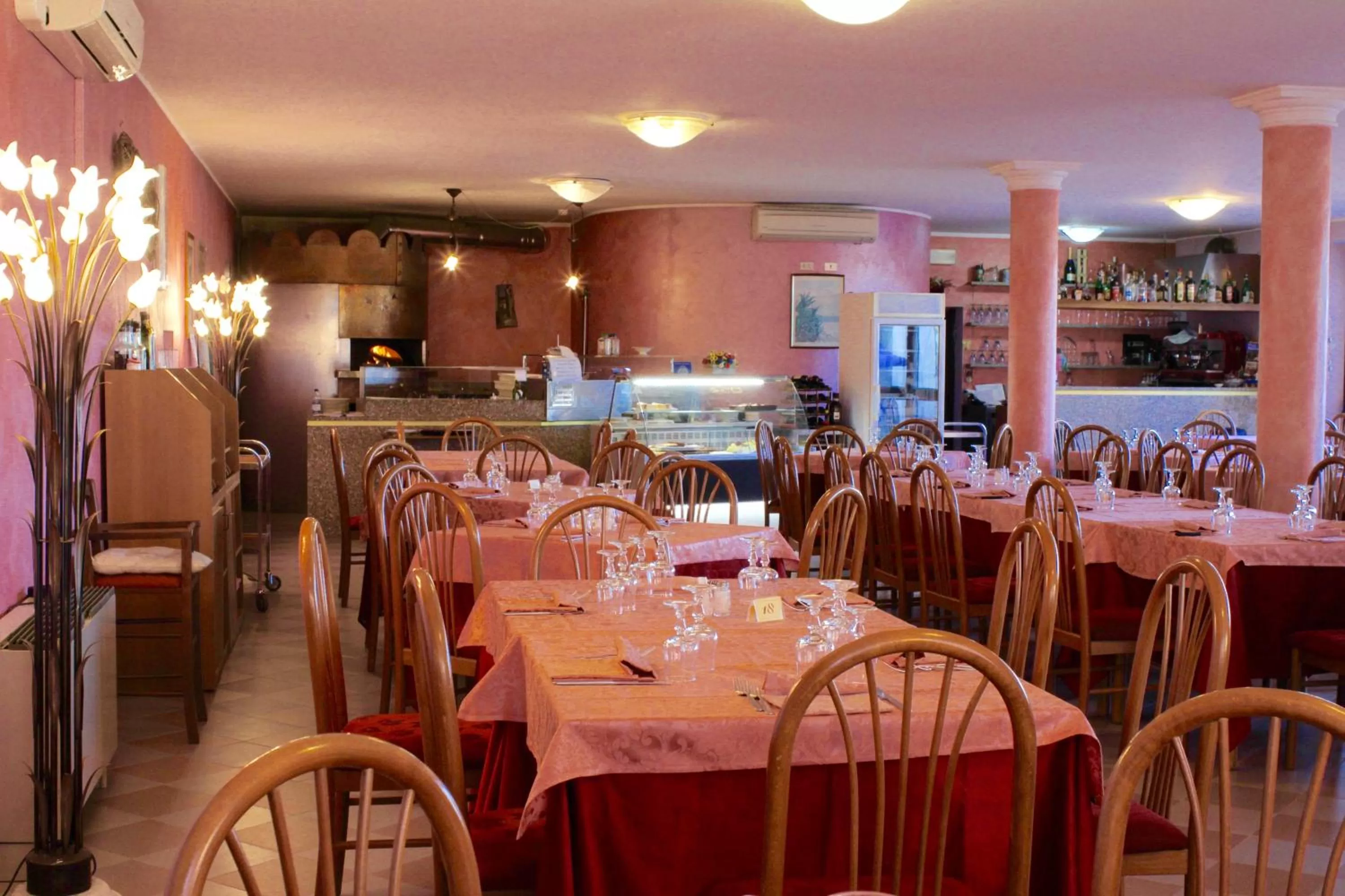 Restaurant/places to eat in Hotel Monumento