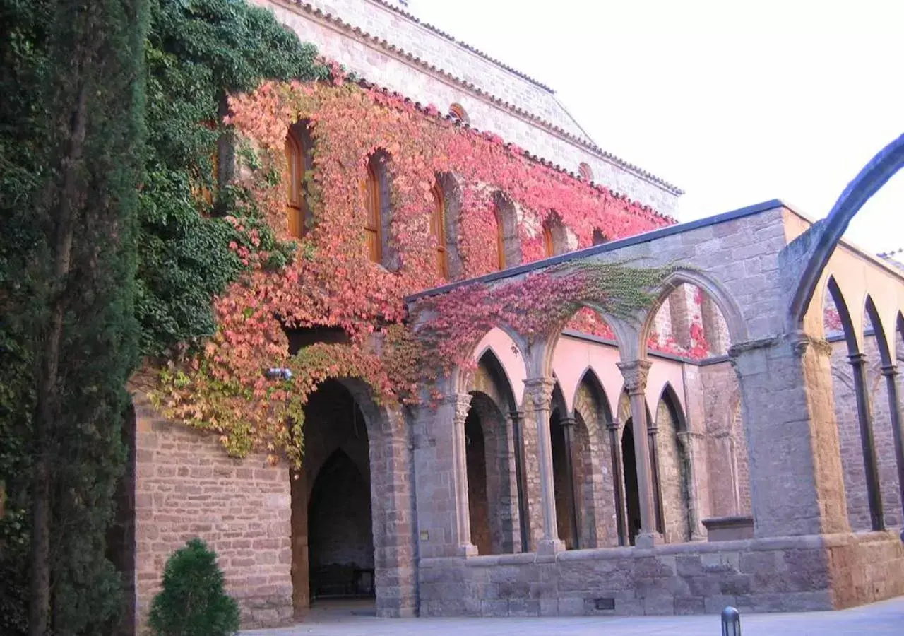 Patio, Property Building in Parador de Cardona