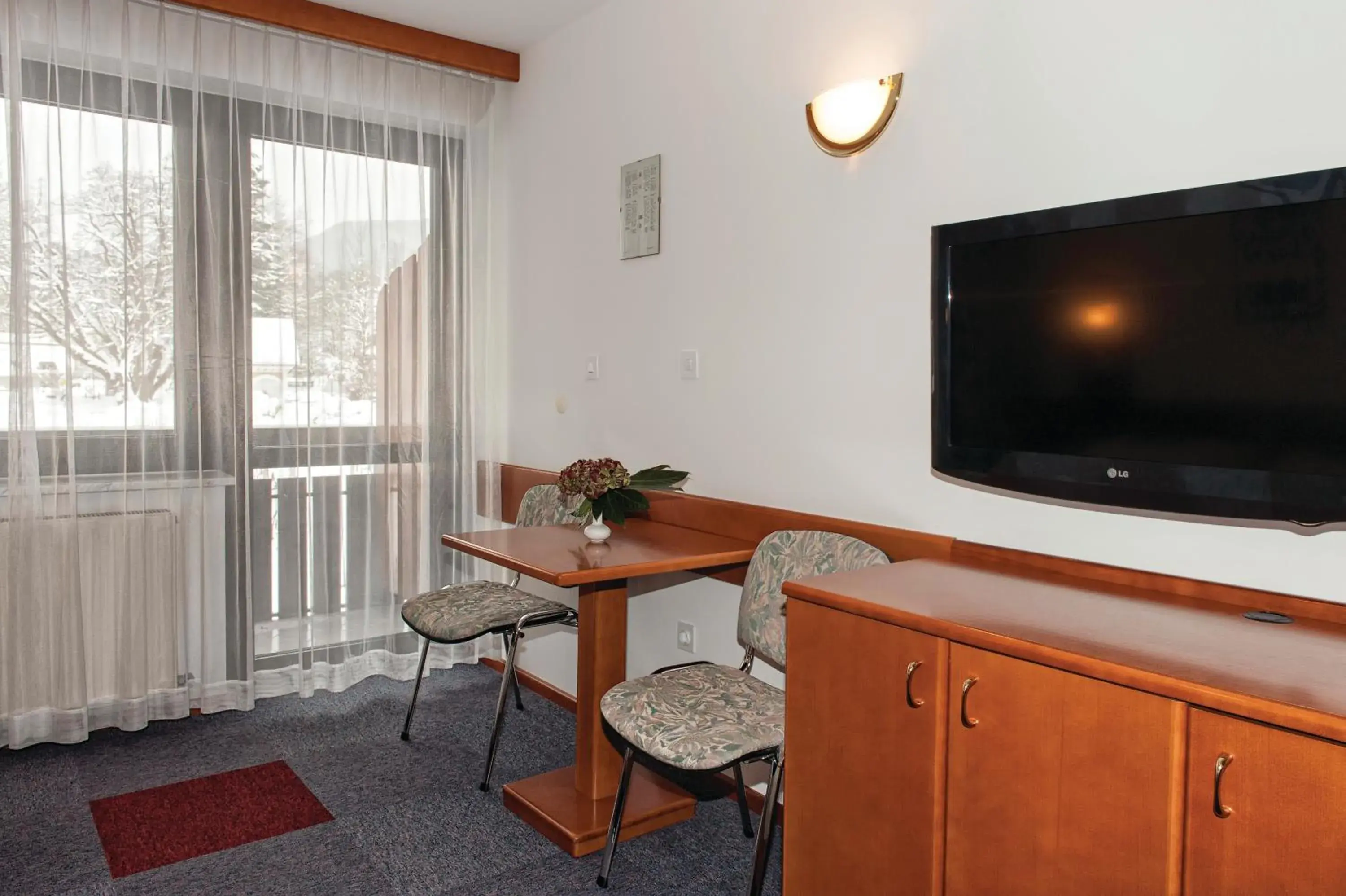 TV and multimedia, TV/Entertainment Center in Hotel Tripi?, restaurant and pizzeria