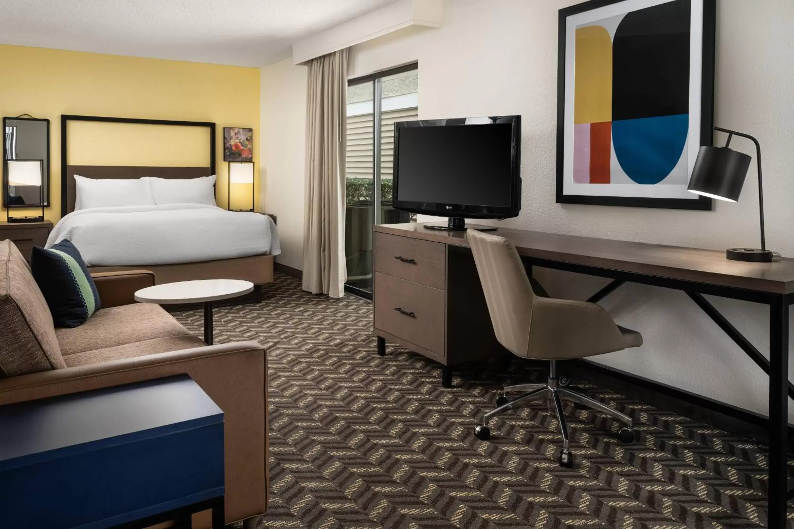 Bedroom, TV/Entertainment Center in Residence Inn by Marriott San Francisco Airport San Mateo