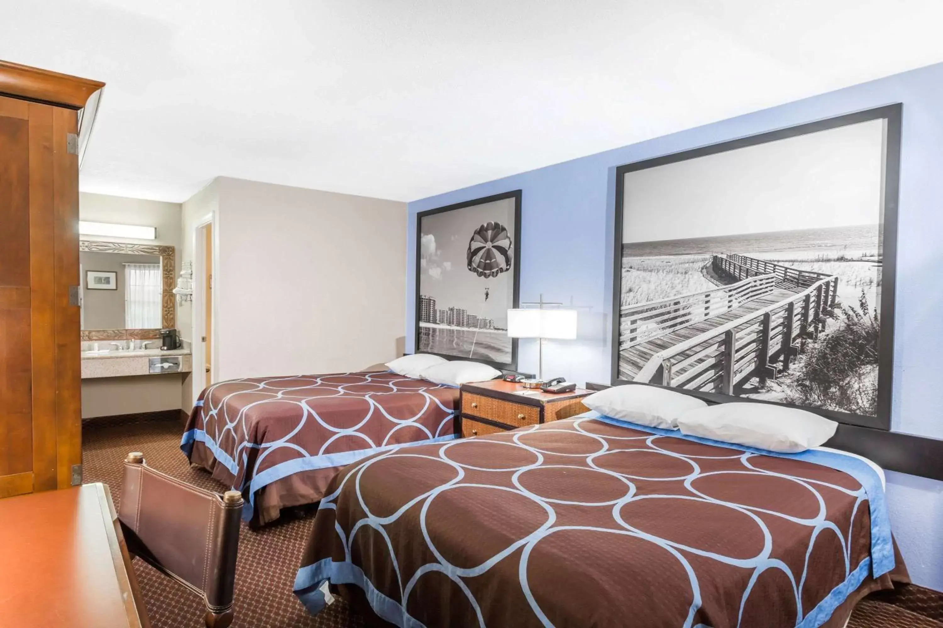 Photo of the whole room, Bed in Super 8 by Wyndham Foley Photo of the whole room, Bed in Super 8 by Wyndham Foley