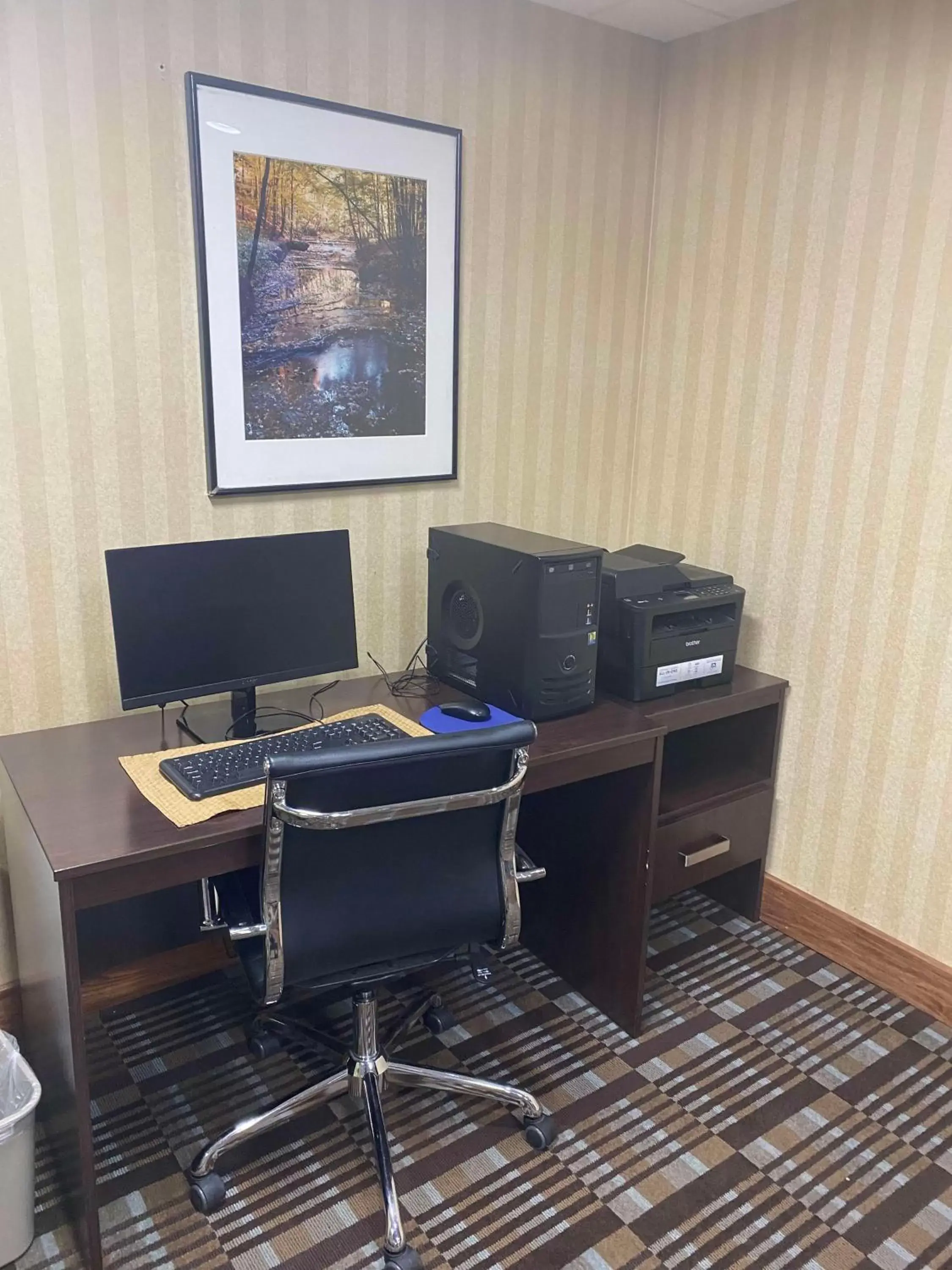 Business facilities, Business Area/Conference Room in SureStay by Best Western Grayson