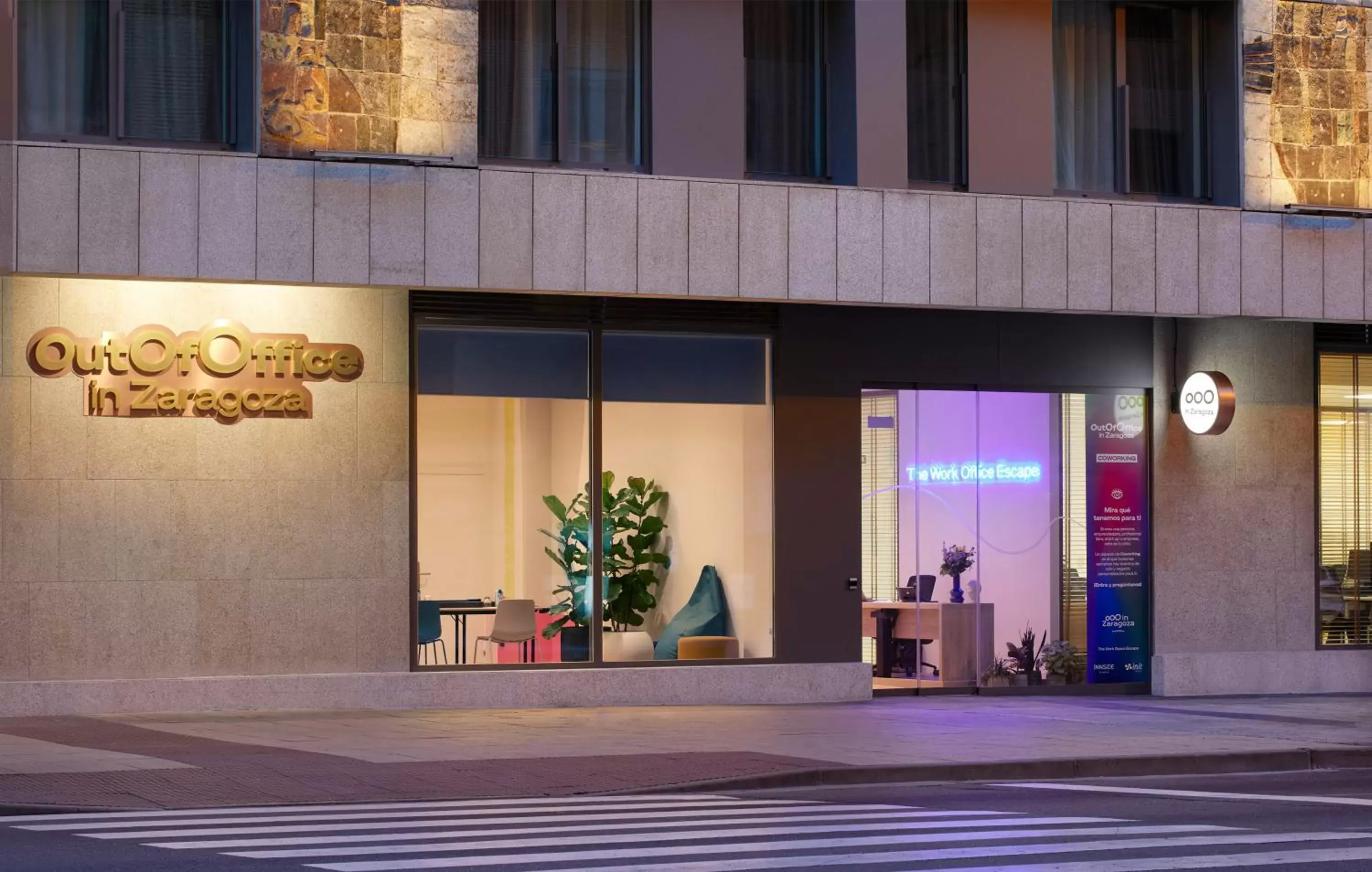 Facade/entrance in INNSiDE by Meliá Zaragoza Facade/entrance in INNSiDE by Meliá Zaragoza