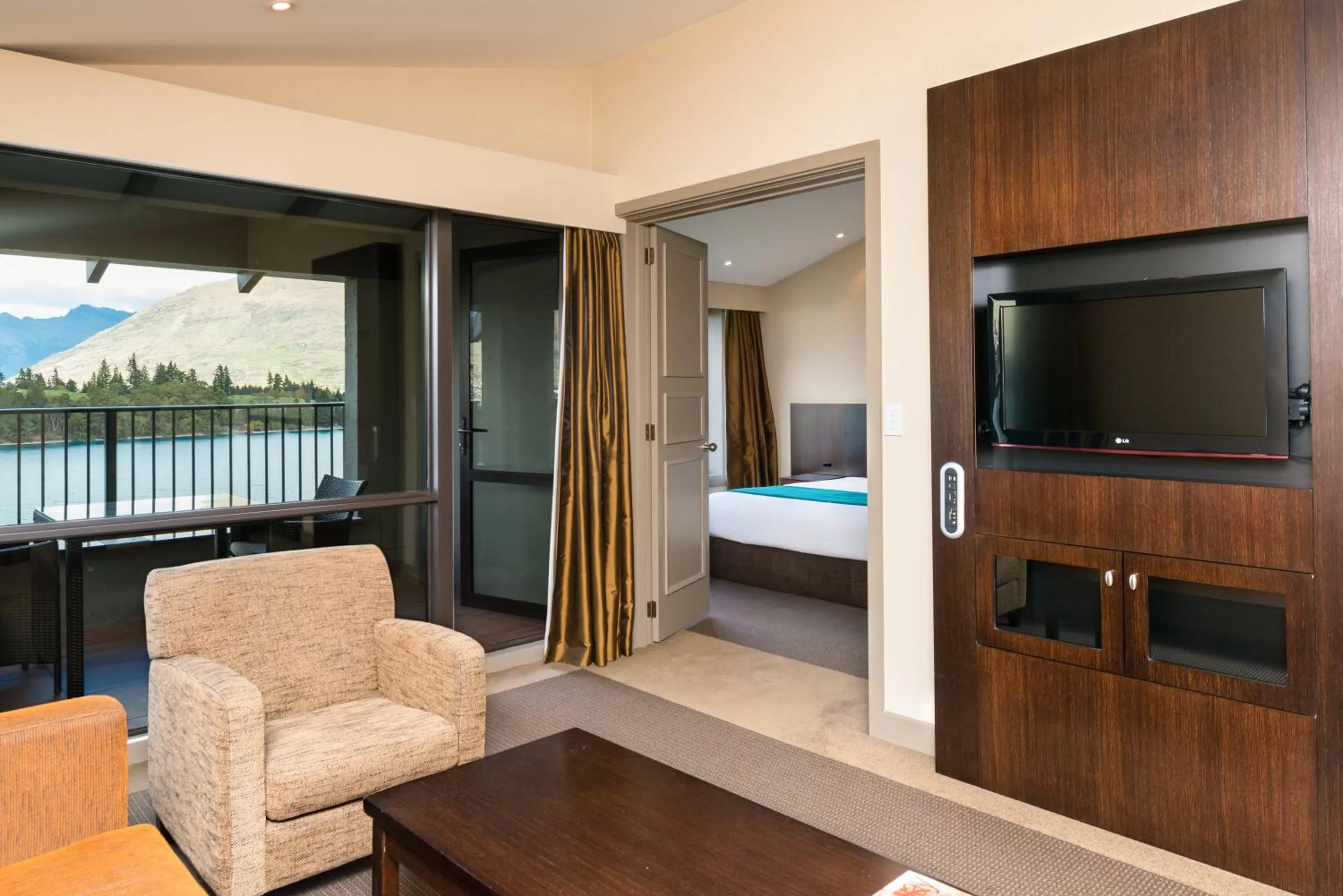 TV and multimedia, Bed in Copthorne Hotel & Resort Lakefront Queenstown