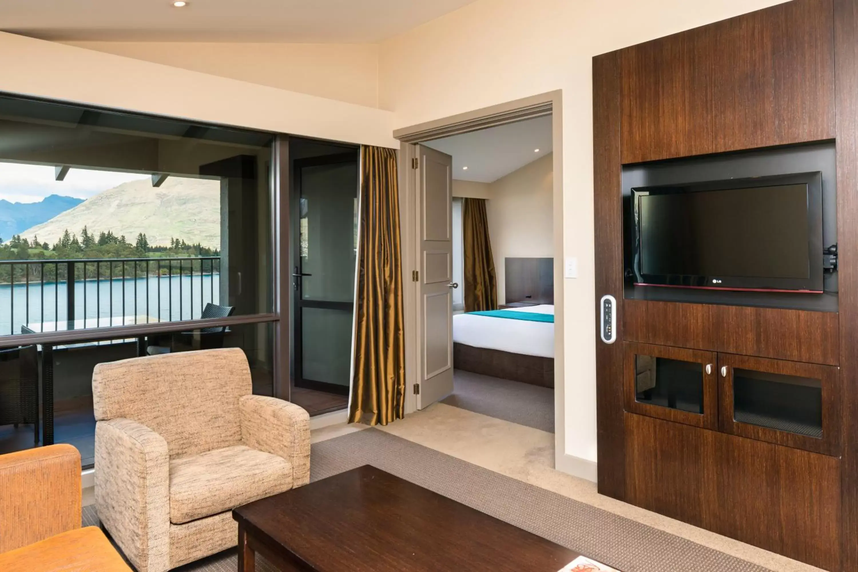 TV and multimedia, TV/Entertainment Center in Copthorne Hotel & Resort Lakefront Queenstown